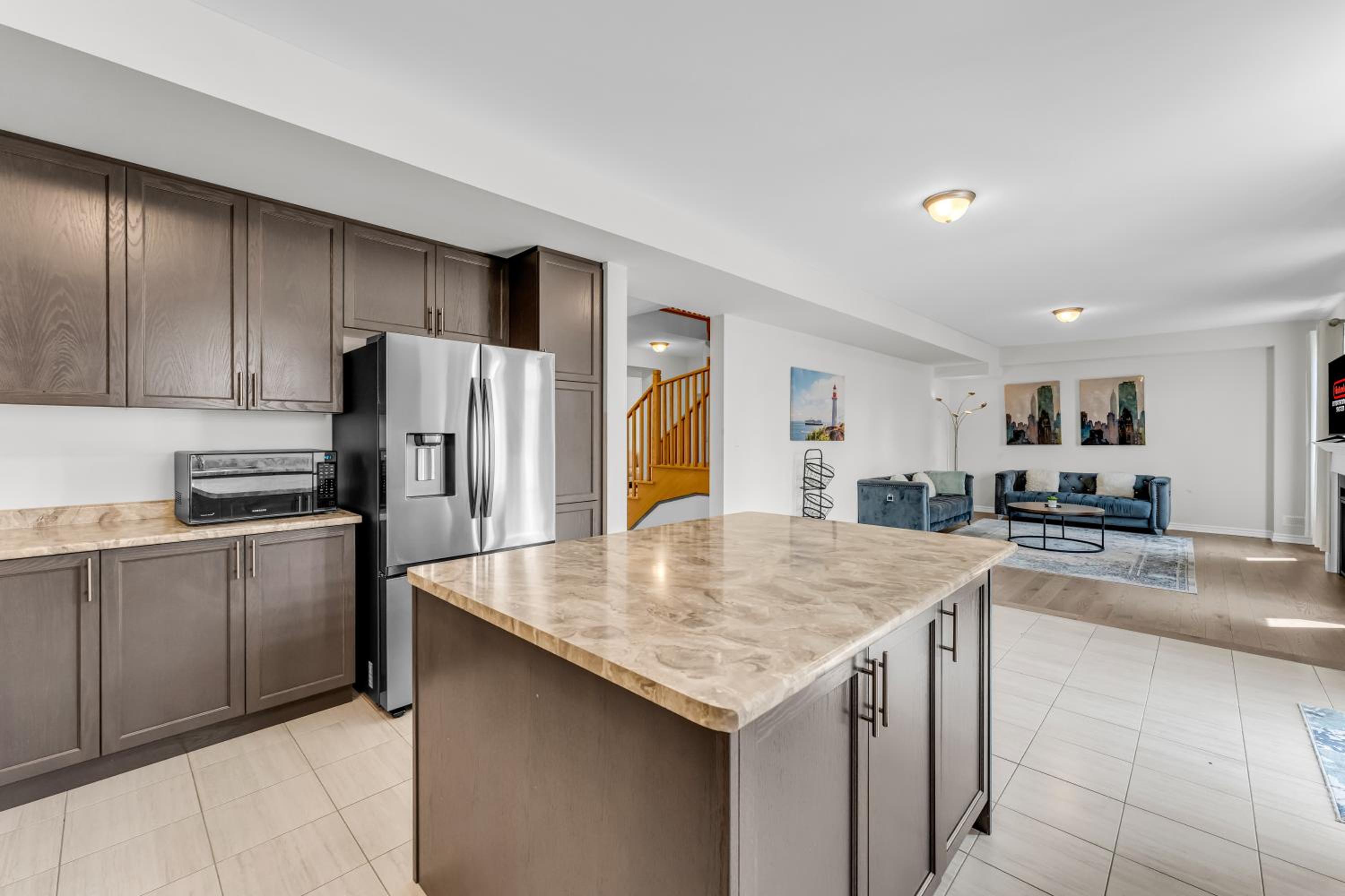 Luxury Mansion minutes to Niagara Falls and Buffalo