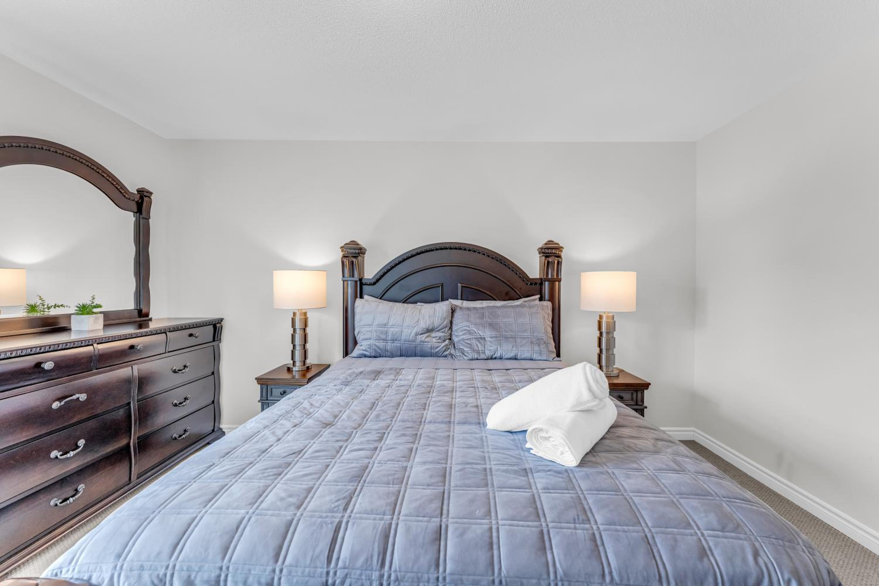 Luxury Mansion minutes to Niagara Falls and Buffalo