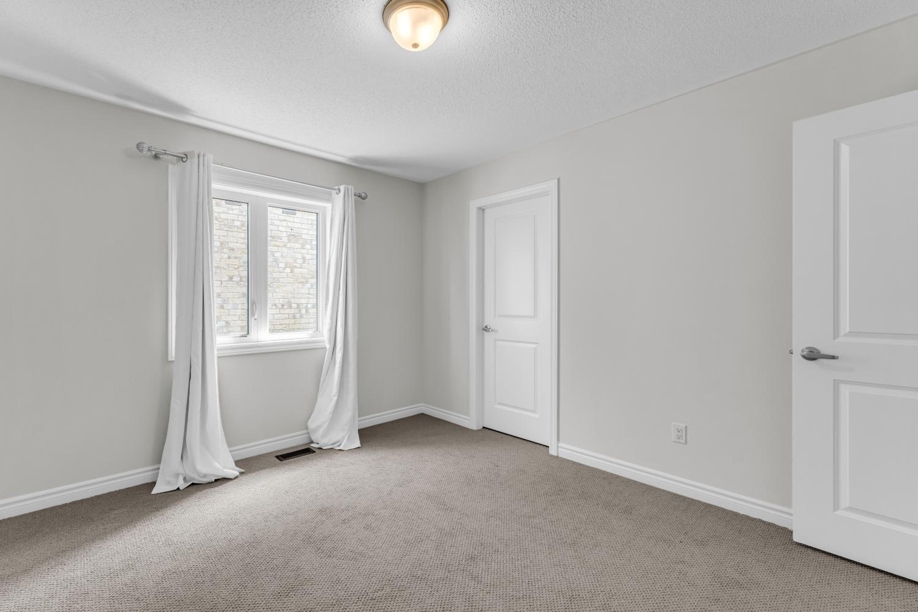 Luxury Mansion minutes to Niagara Falls and Buffalo