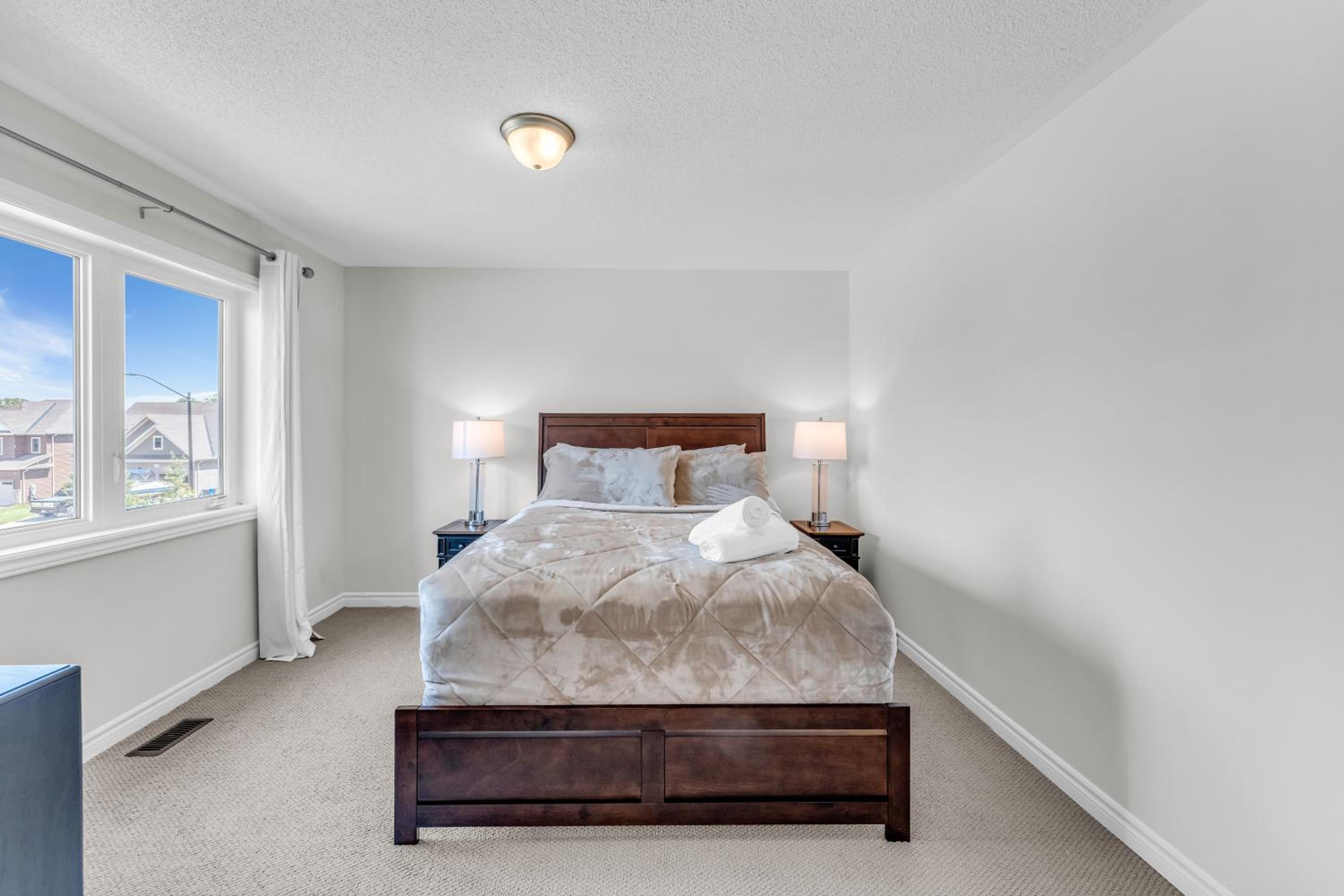Luxury Mansion minutes to Niagara Falls and Buffalo