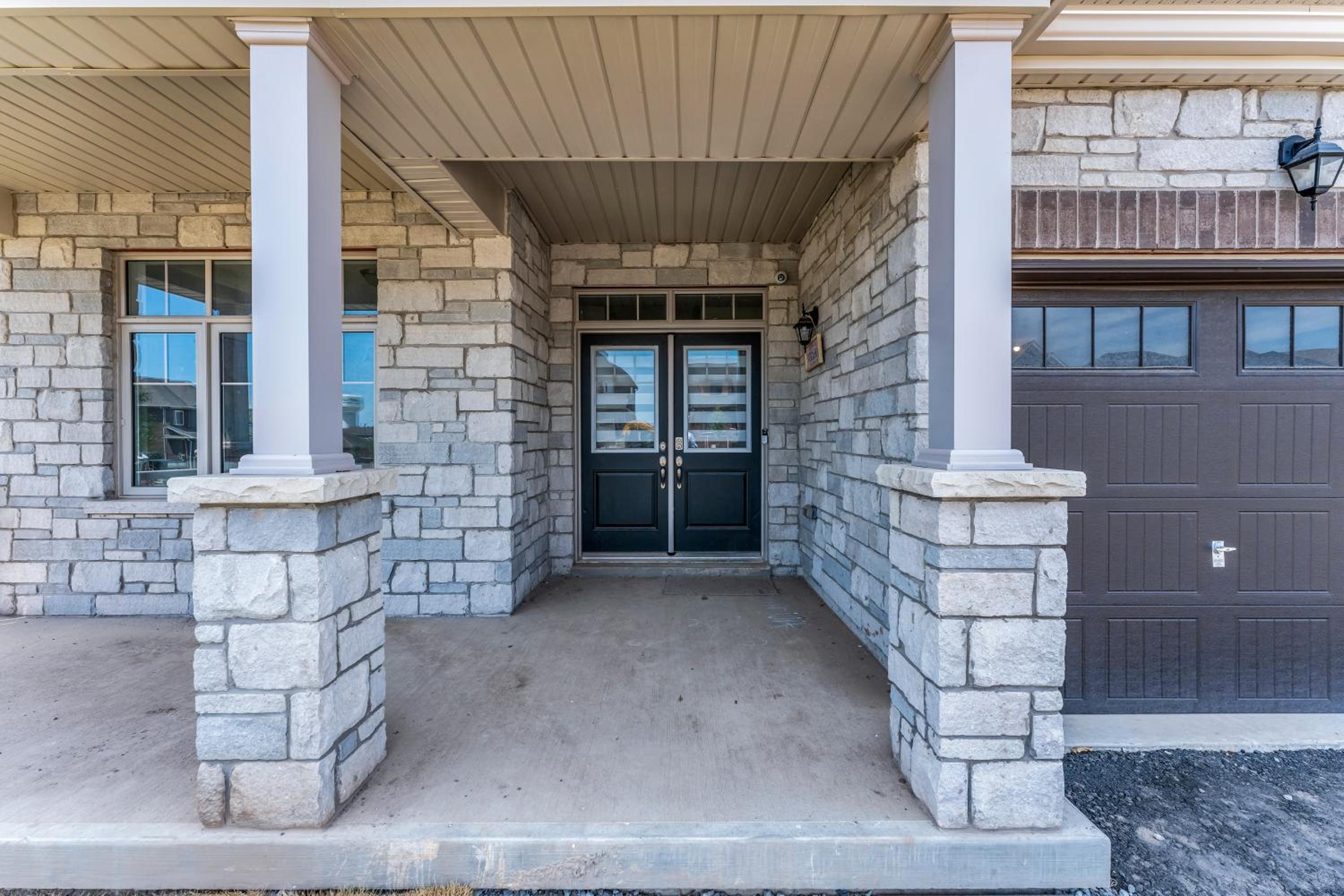 Luxury Mansion minutes to Niagara Falls and Buffalo