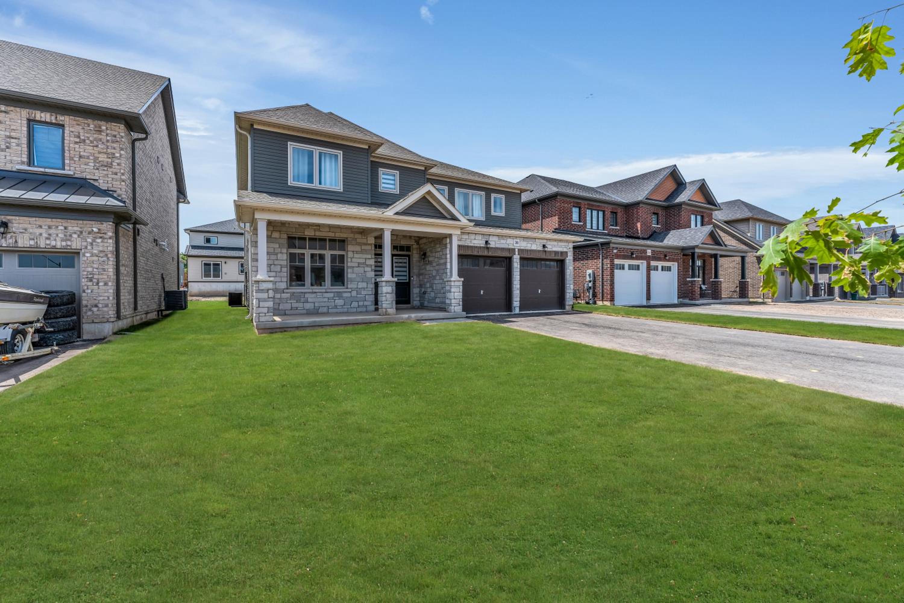 Luxury Mansion minutes to Niagara Falls and Buffalo