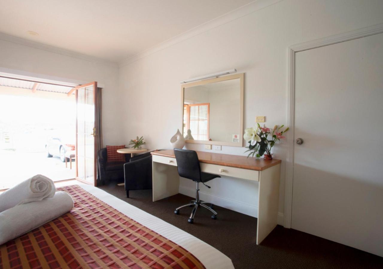 Bowen Inn Motel