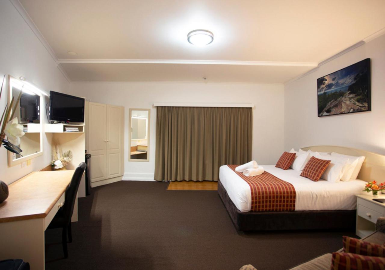 Bowen Inn Motel