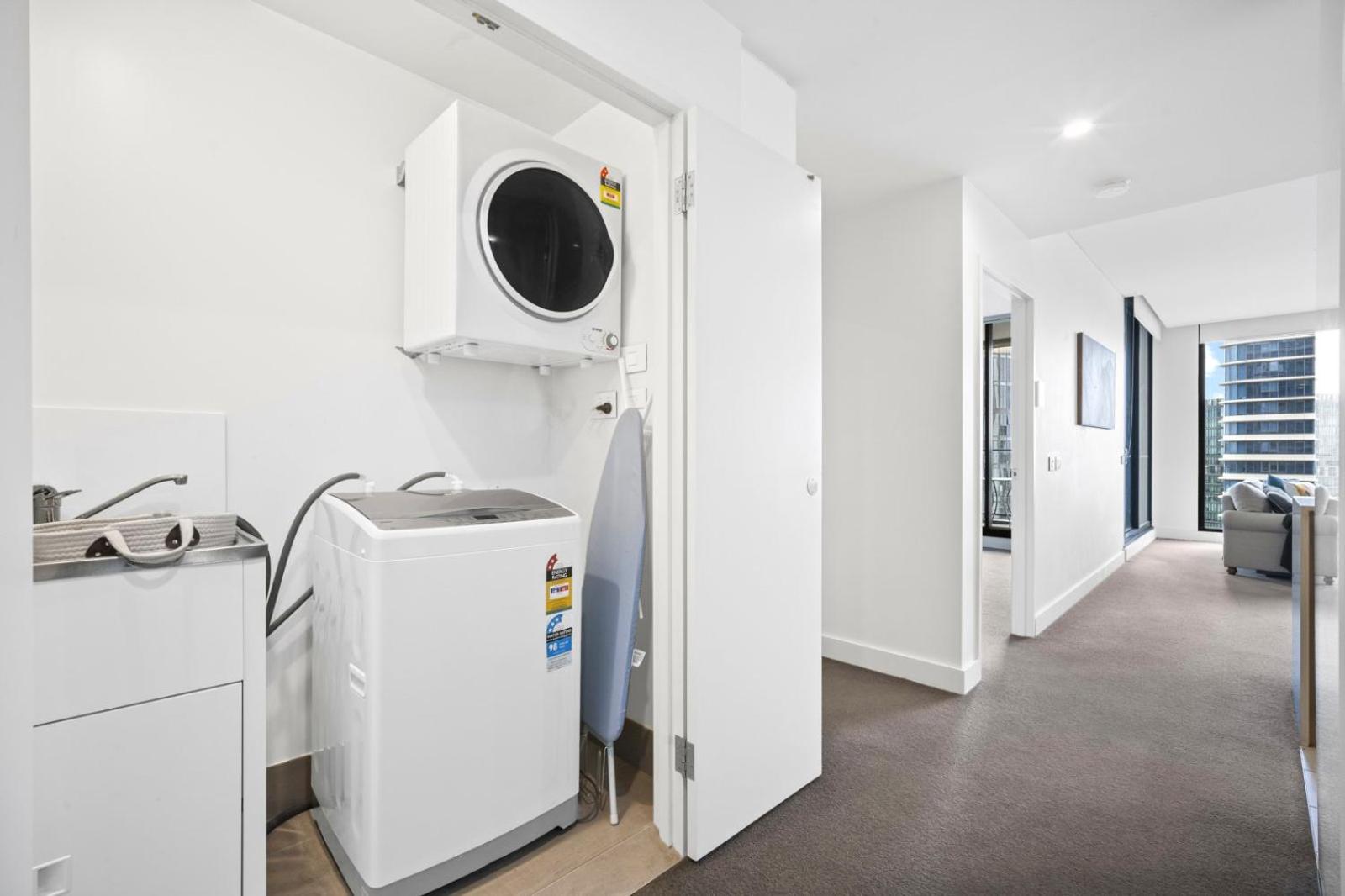 Waterview Apt at Wentworth Point