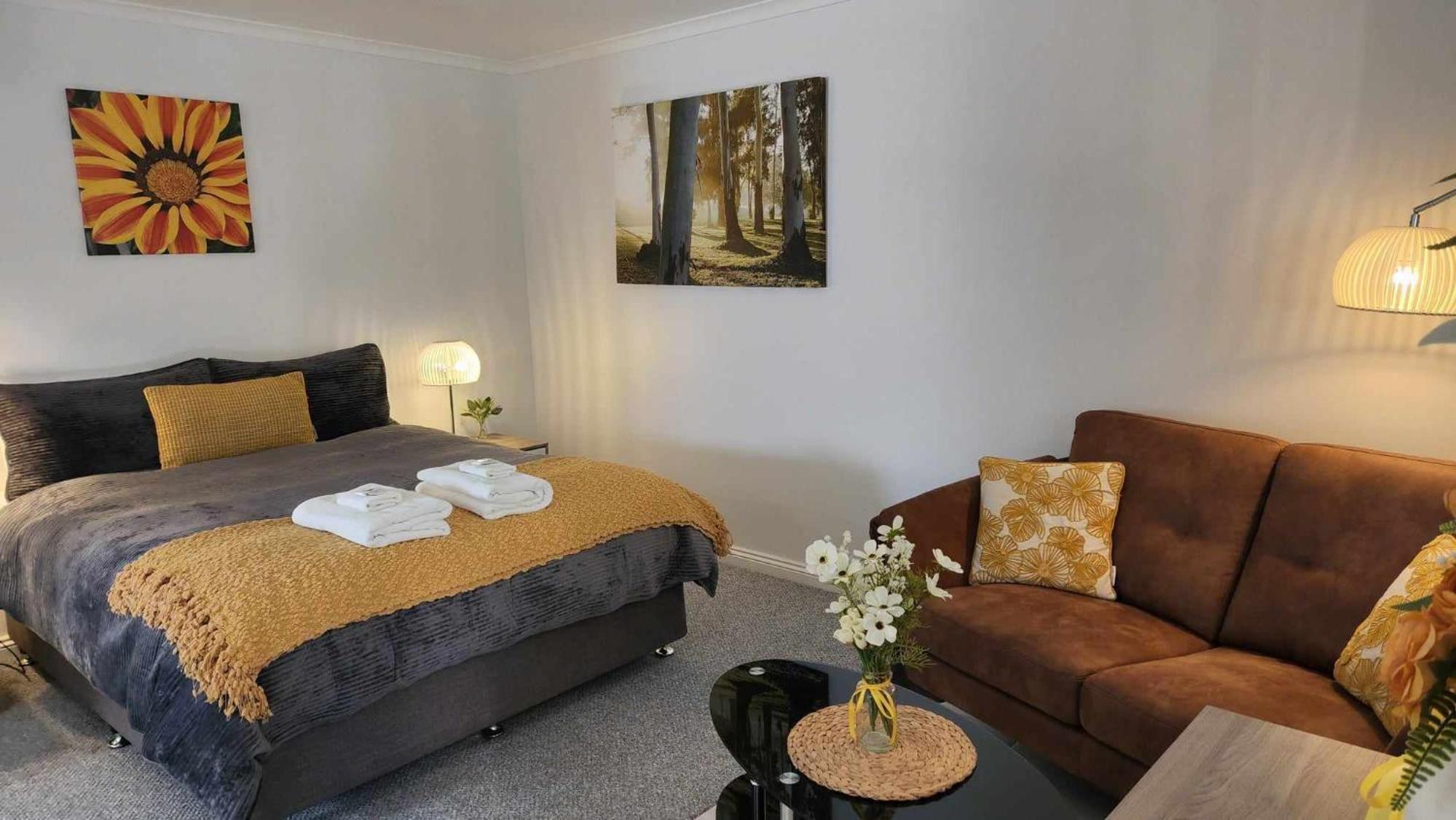 Riesling Trail & Clare Valley Cottages