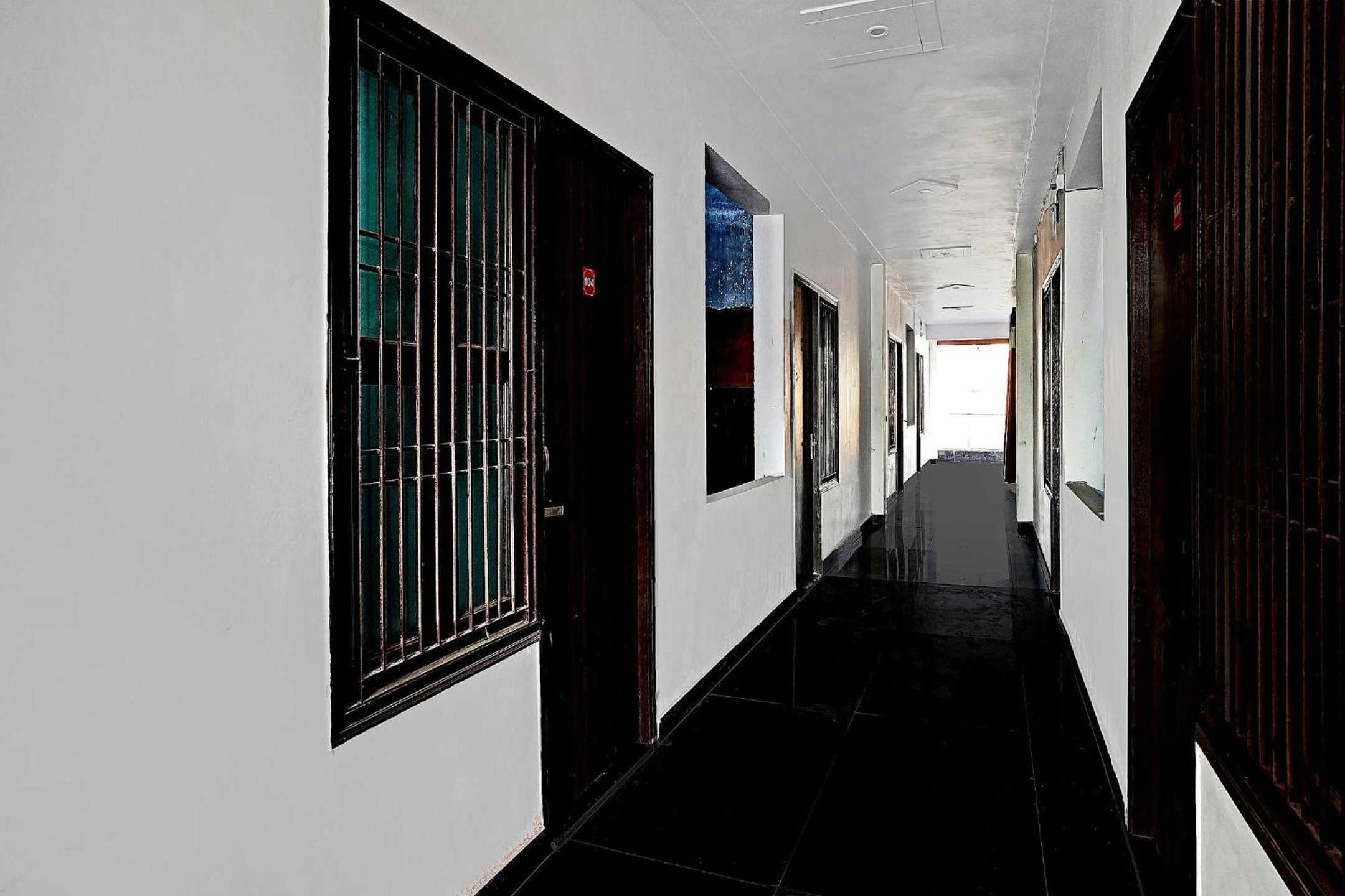 Super Hotel O Soho Lite Near Iskcon Temple Noida view 3