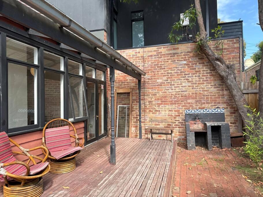 Artsy North Melbourne 2-Bedder