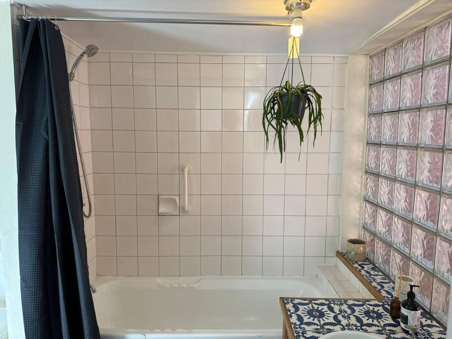 Artsy North Melbourne 2-Bedder