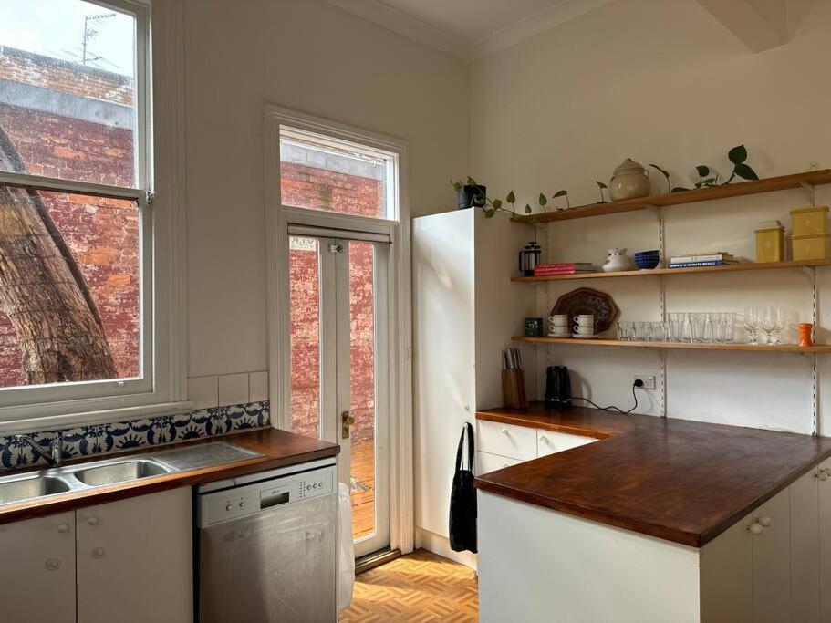Artsy North Melbourne 2-Bedder