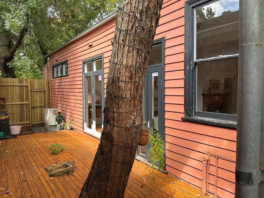 Artsy North Melbourne 2-Bedder