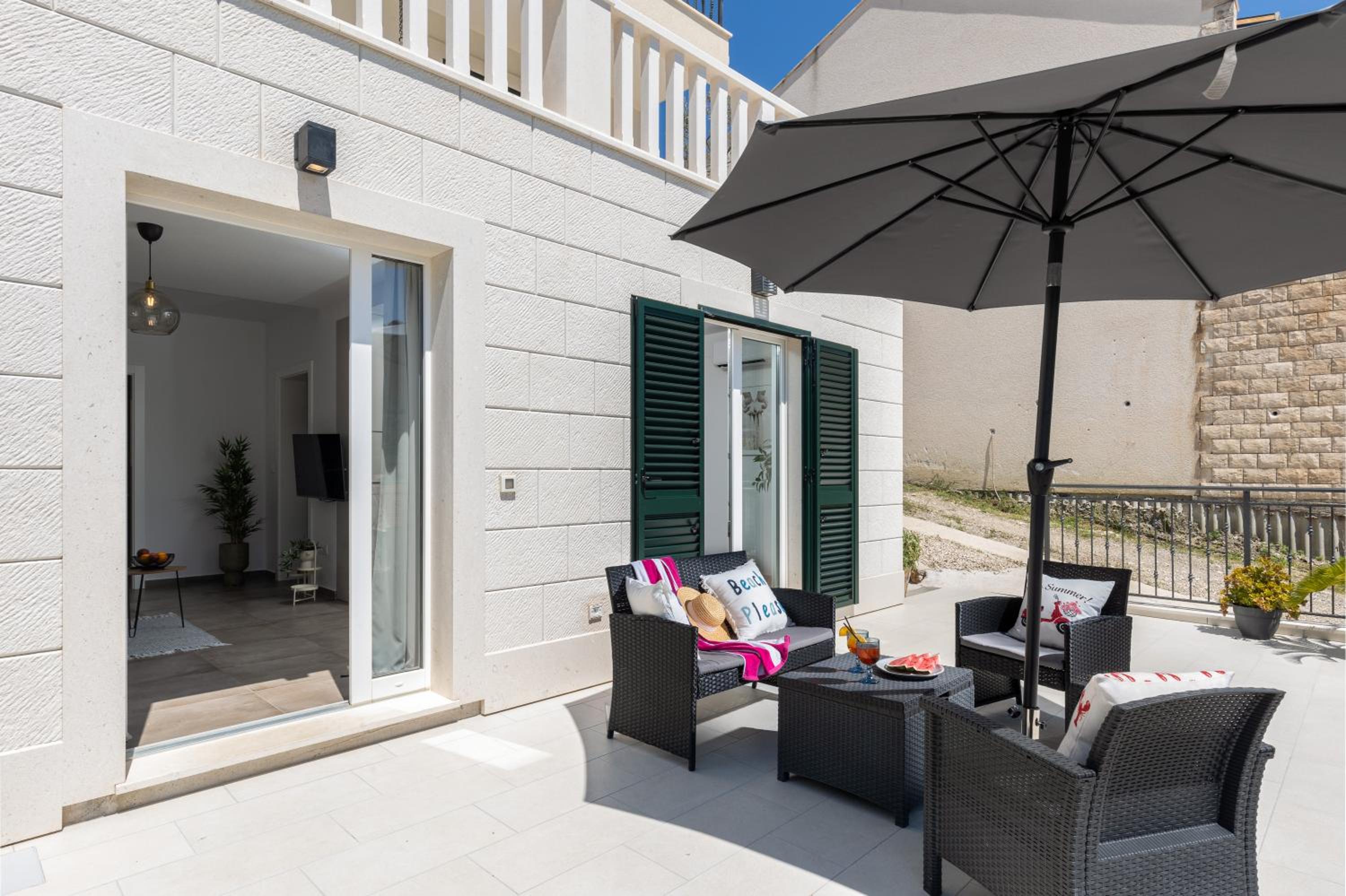 Honoris Apartment - Brand new - Private parking - 90 m from the beach- Terrace view 2