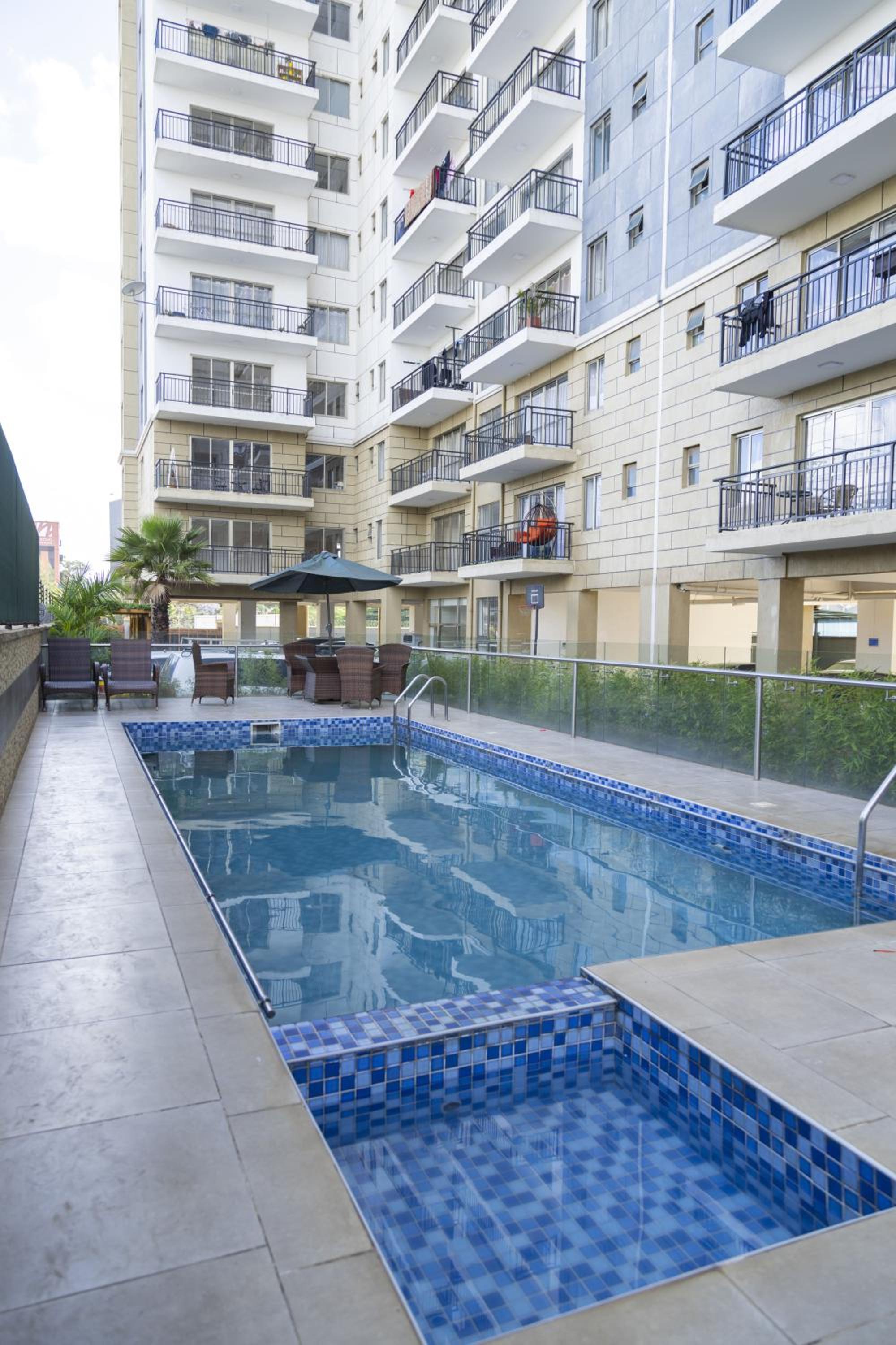 Luxurious 3 Bed 4 Bath Condo view 3