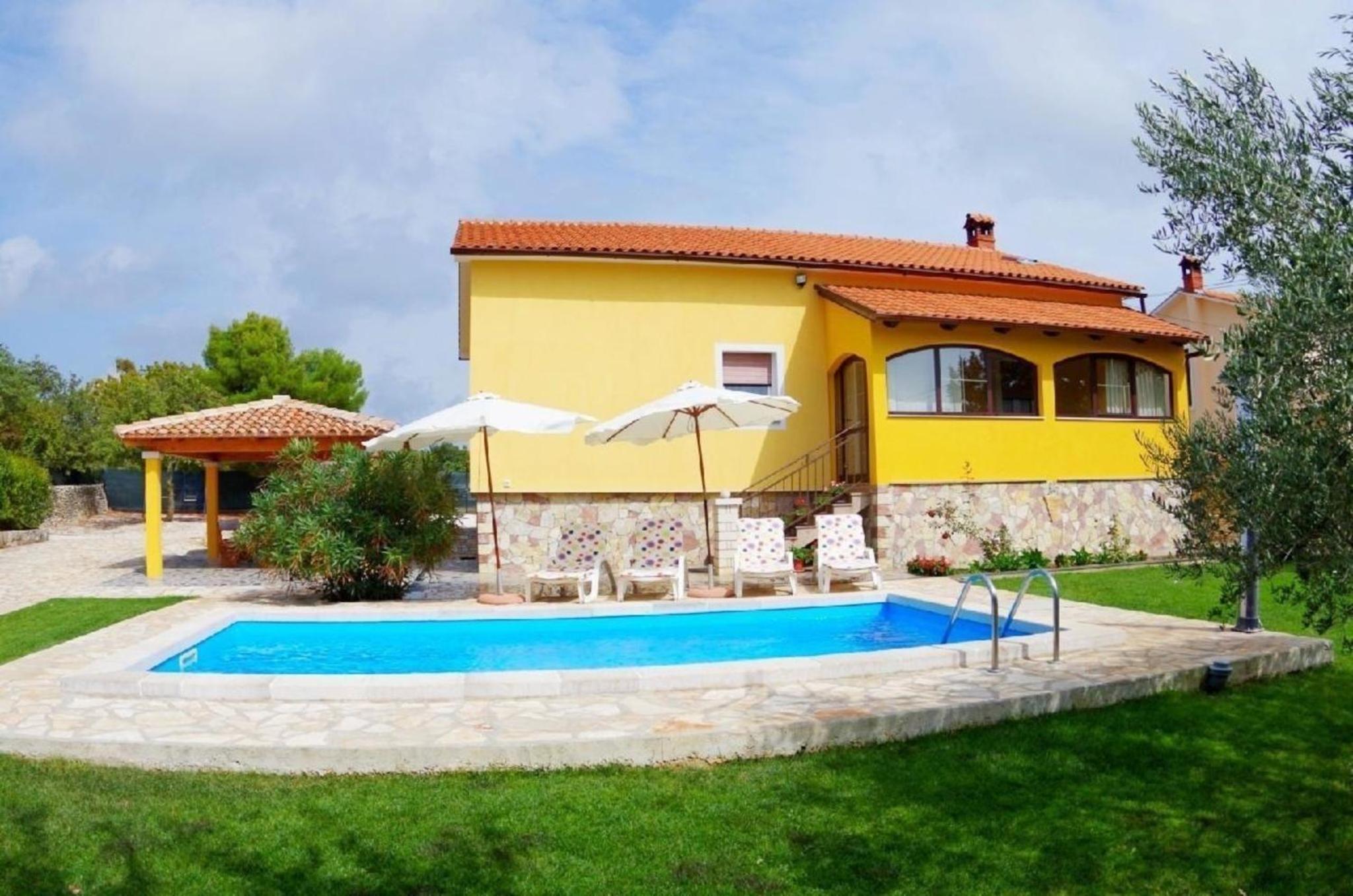 Villa im Dorf Juršići view 4