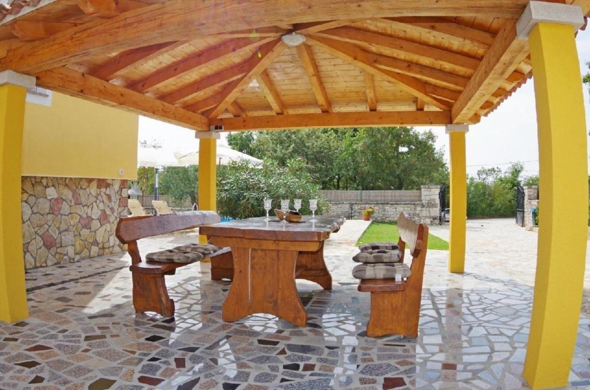 Villa im Dorf Juršići view 5