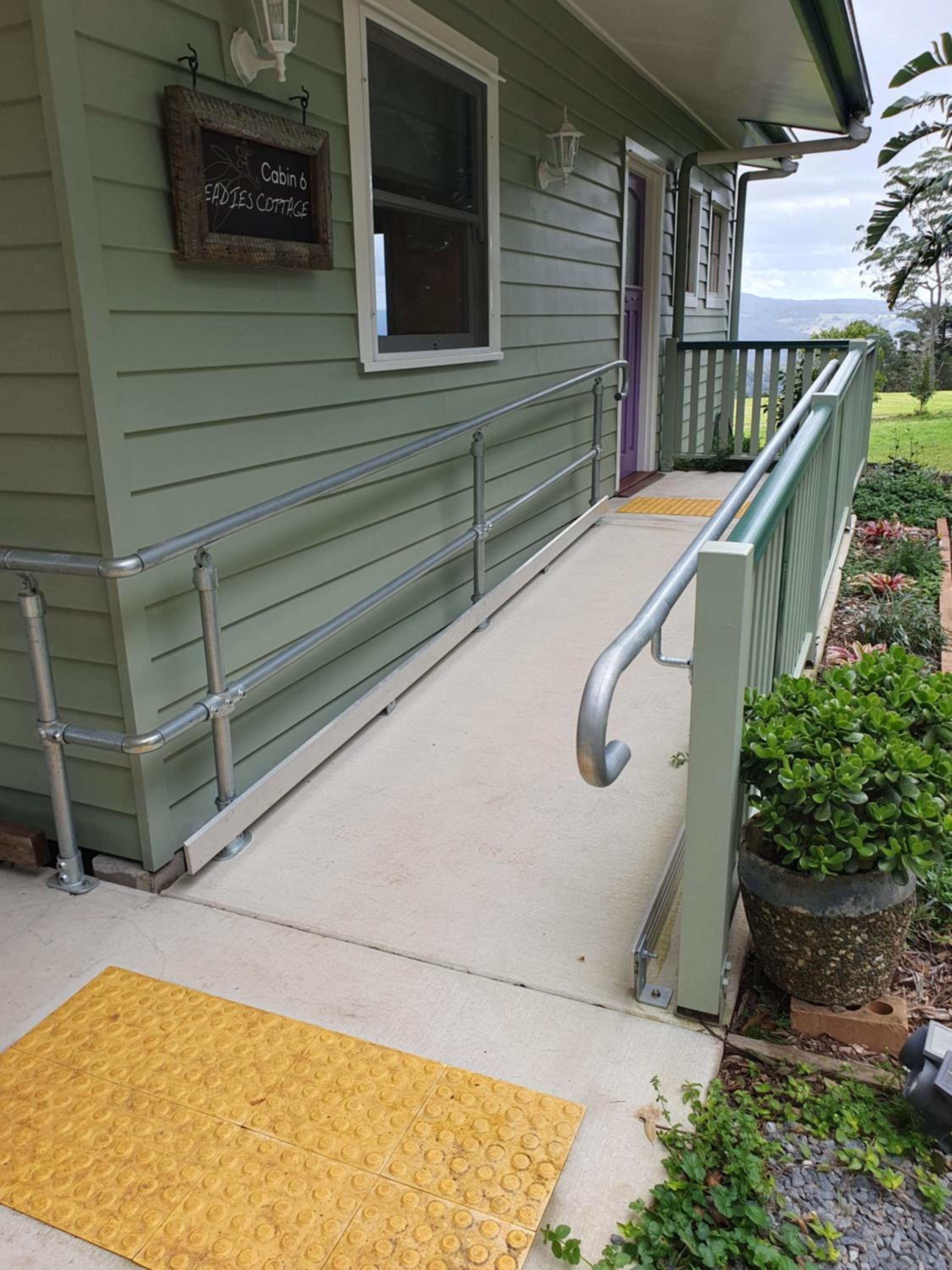 Couples Accessible Cabin, Zarina Country Cabins, 6