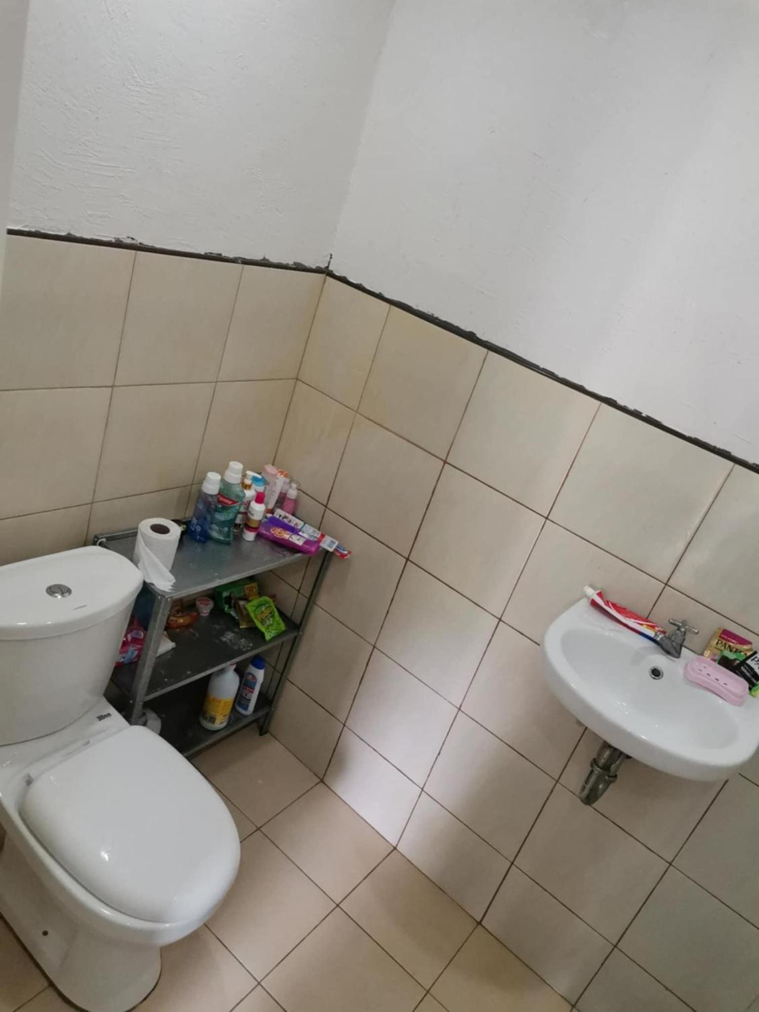 1 Bed House - Sleeps 2 - Parking - Wifi view 4