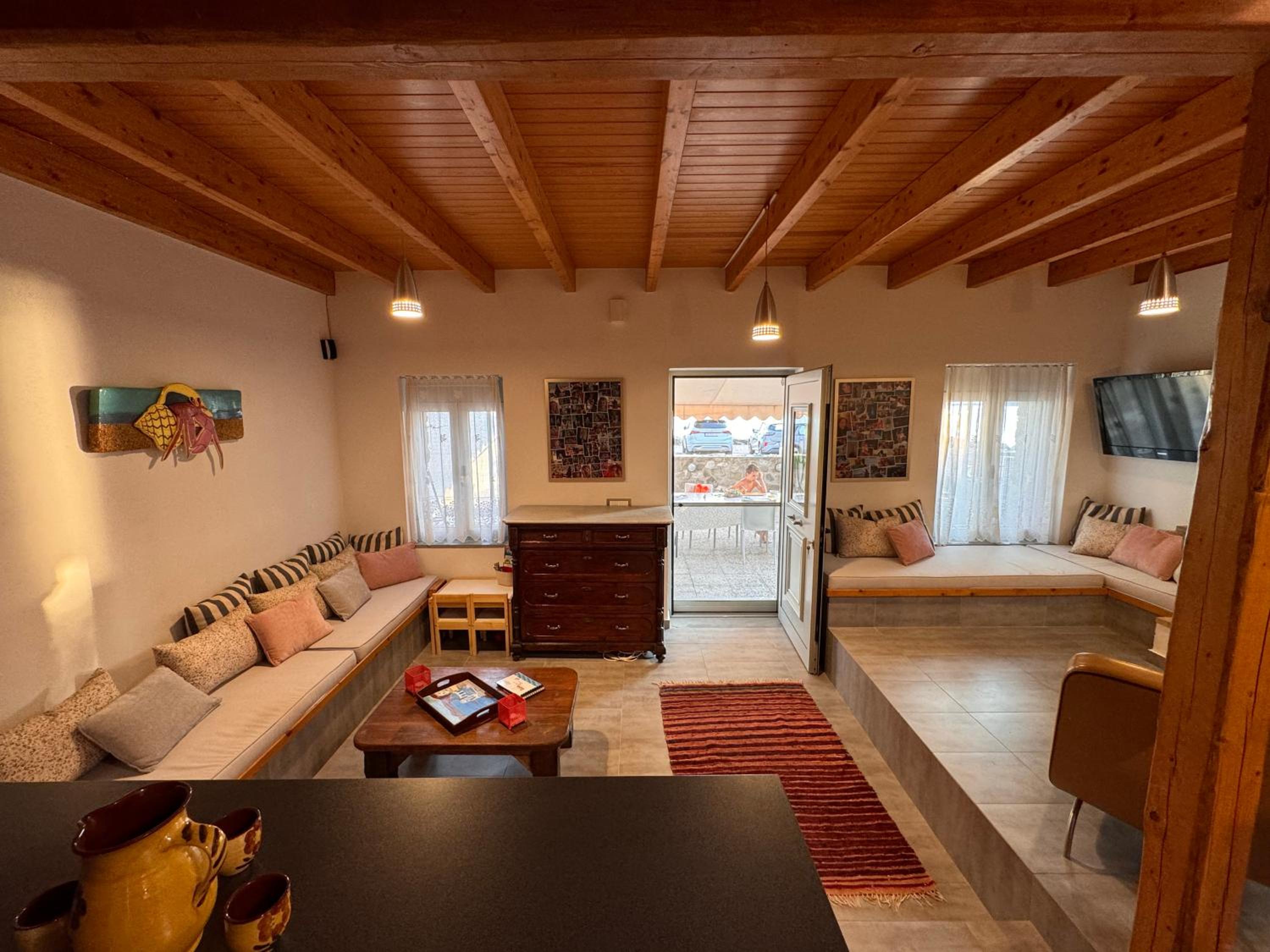 Ianos Maisonette