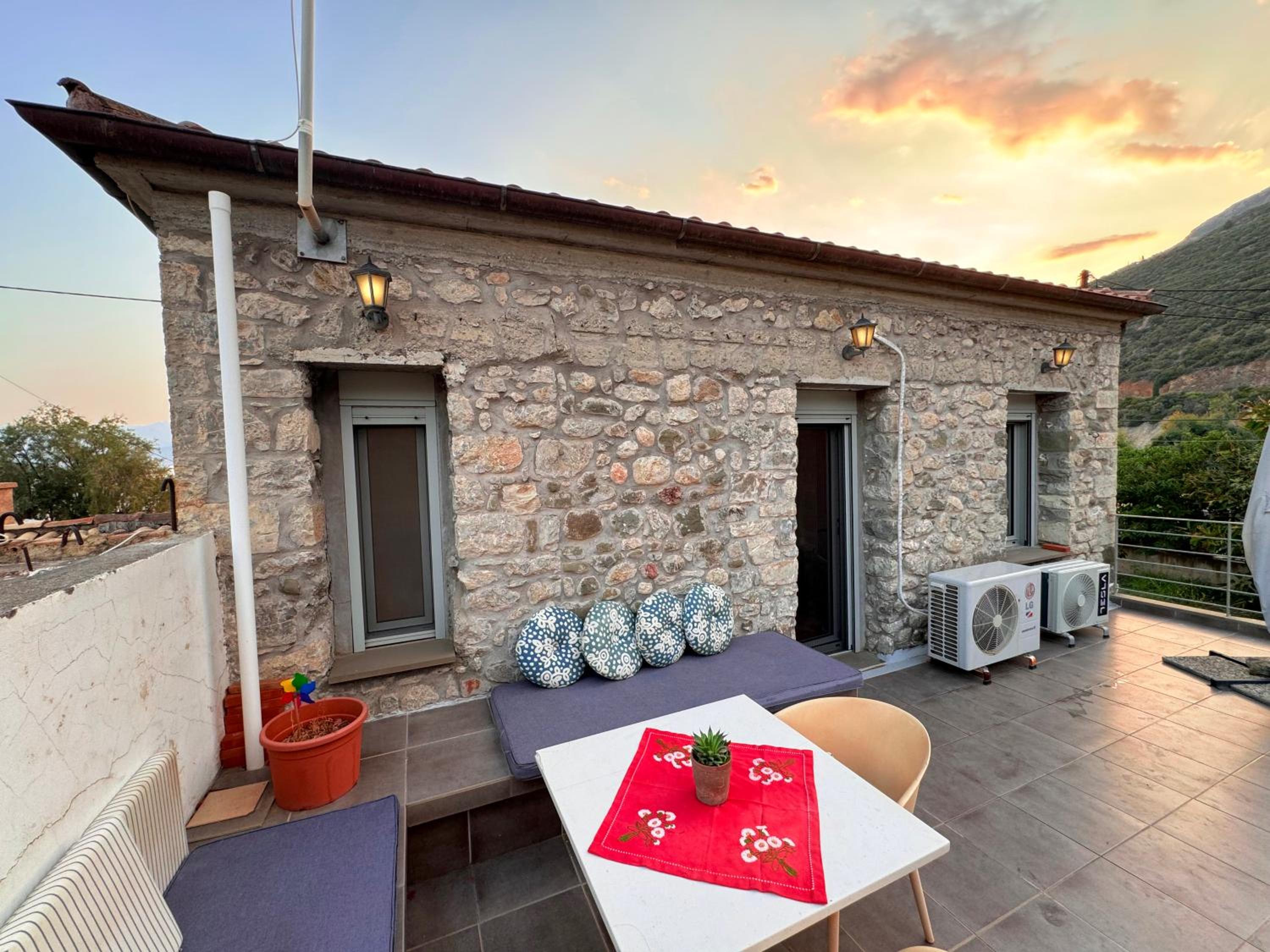 Ianos Maisonette
