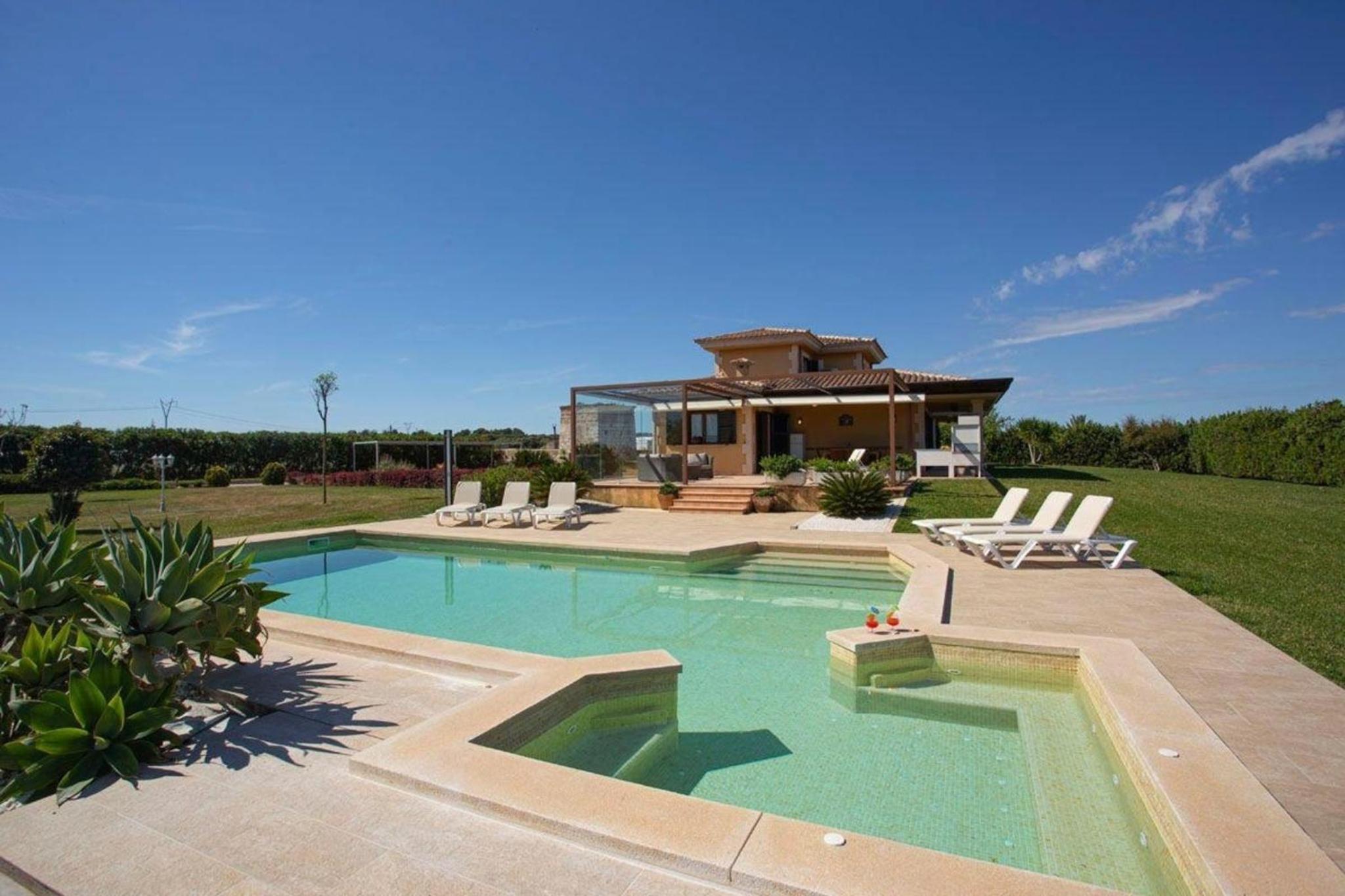 Großzügige Finca Alegria mit beheizbarem Pool
