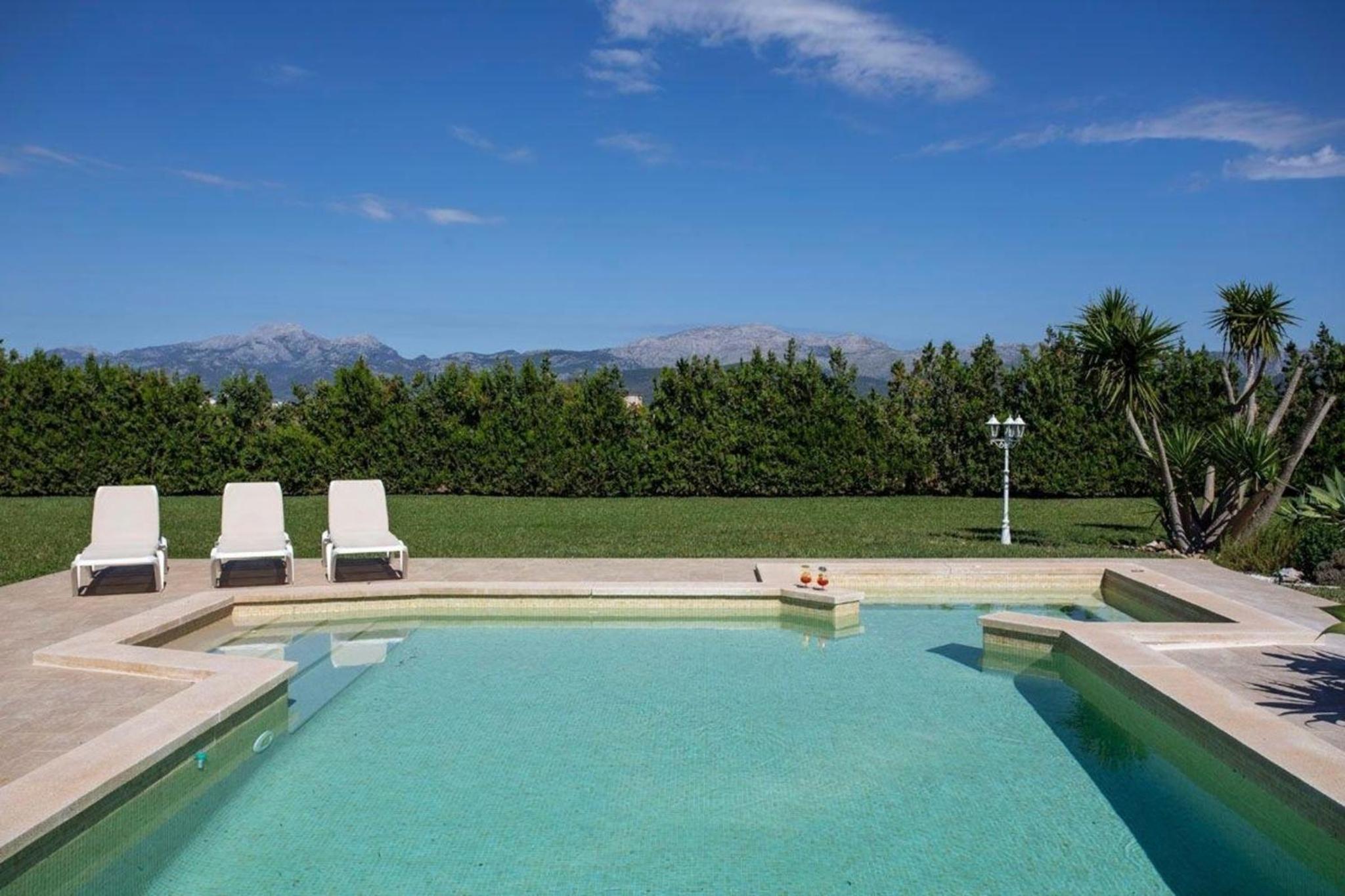 Großzügige Finca Alegria mit beheizbarem Pool