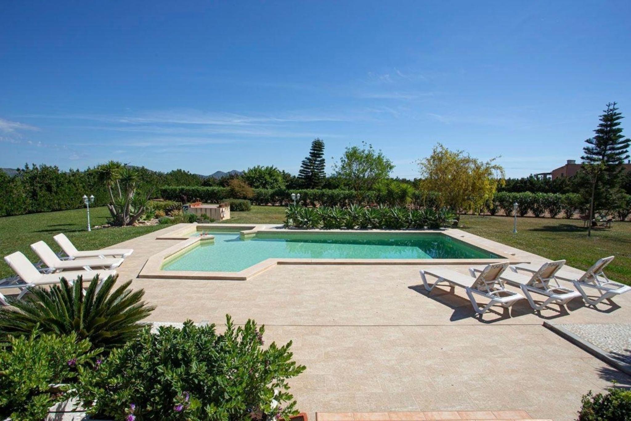 Großzügige Finca Alegria mit beheizbarem Pool