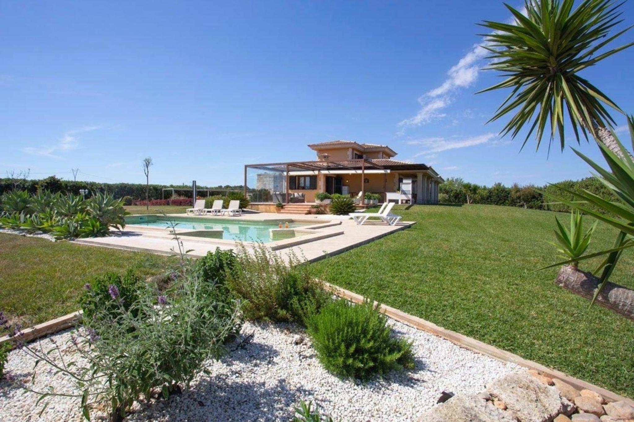 Großzügige Finca Alegria mit beheizbarem Pool