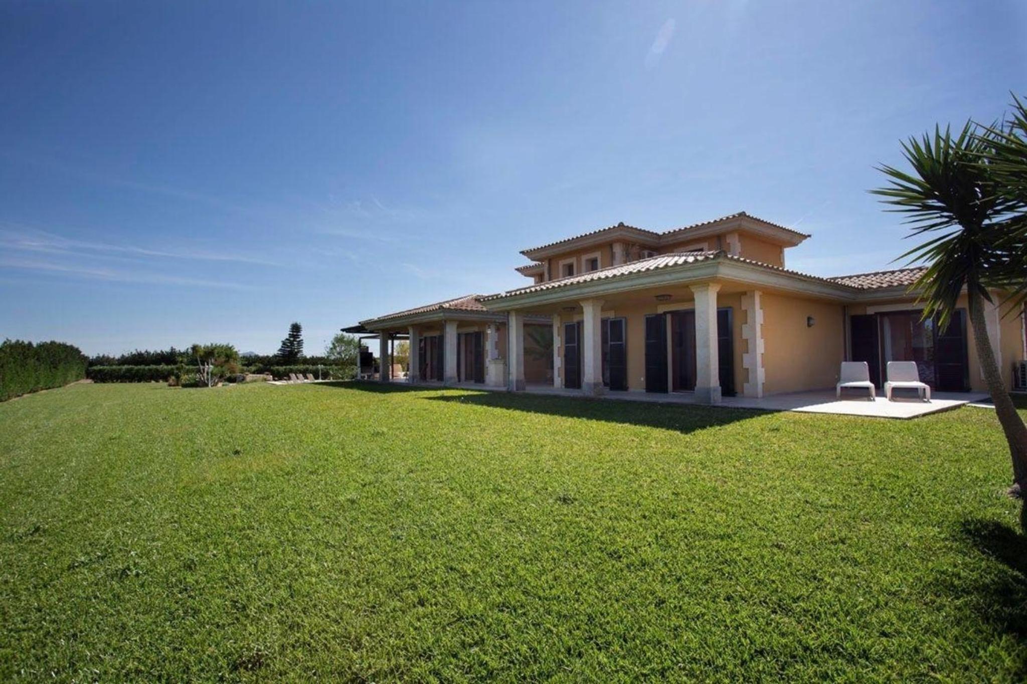 Großzügige Finca Alegria mit beheizbarem Pool