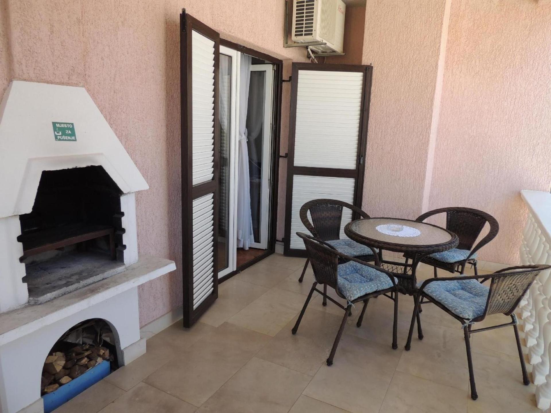 Appartement mit Terrasse view 2
