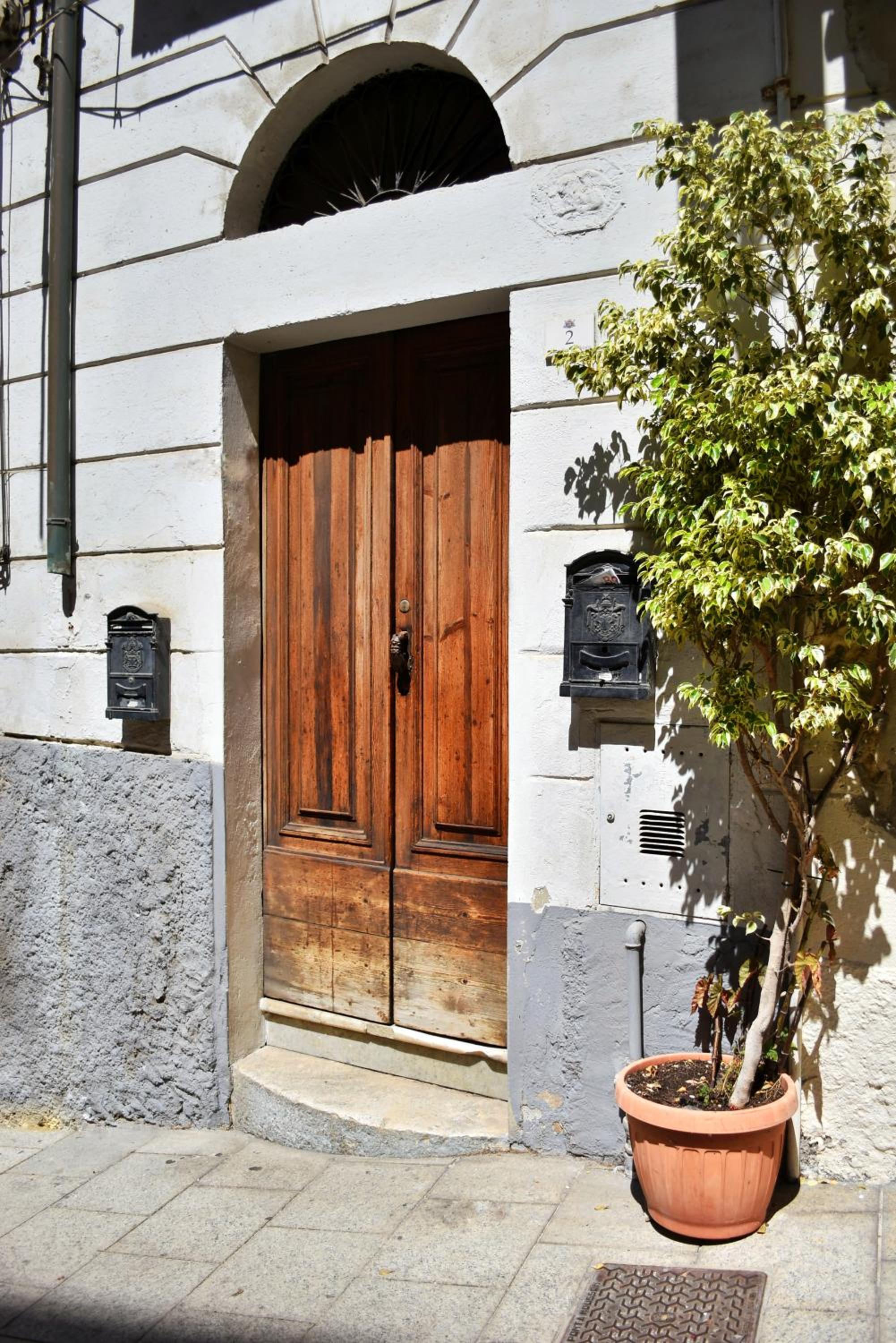 Sinclair , loft in center with original romantic fresco photo 4