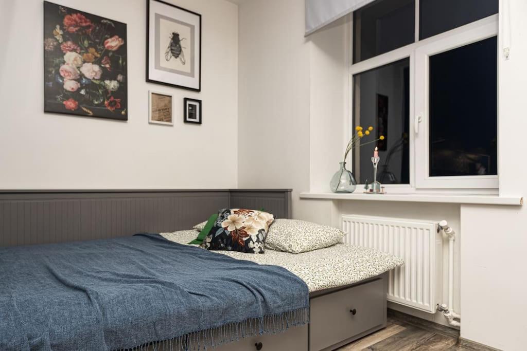 Cute studio APT with a View over the rooftops and Free parking in the area view 4