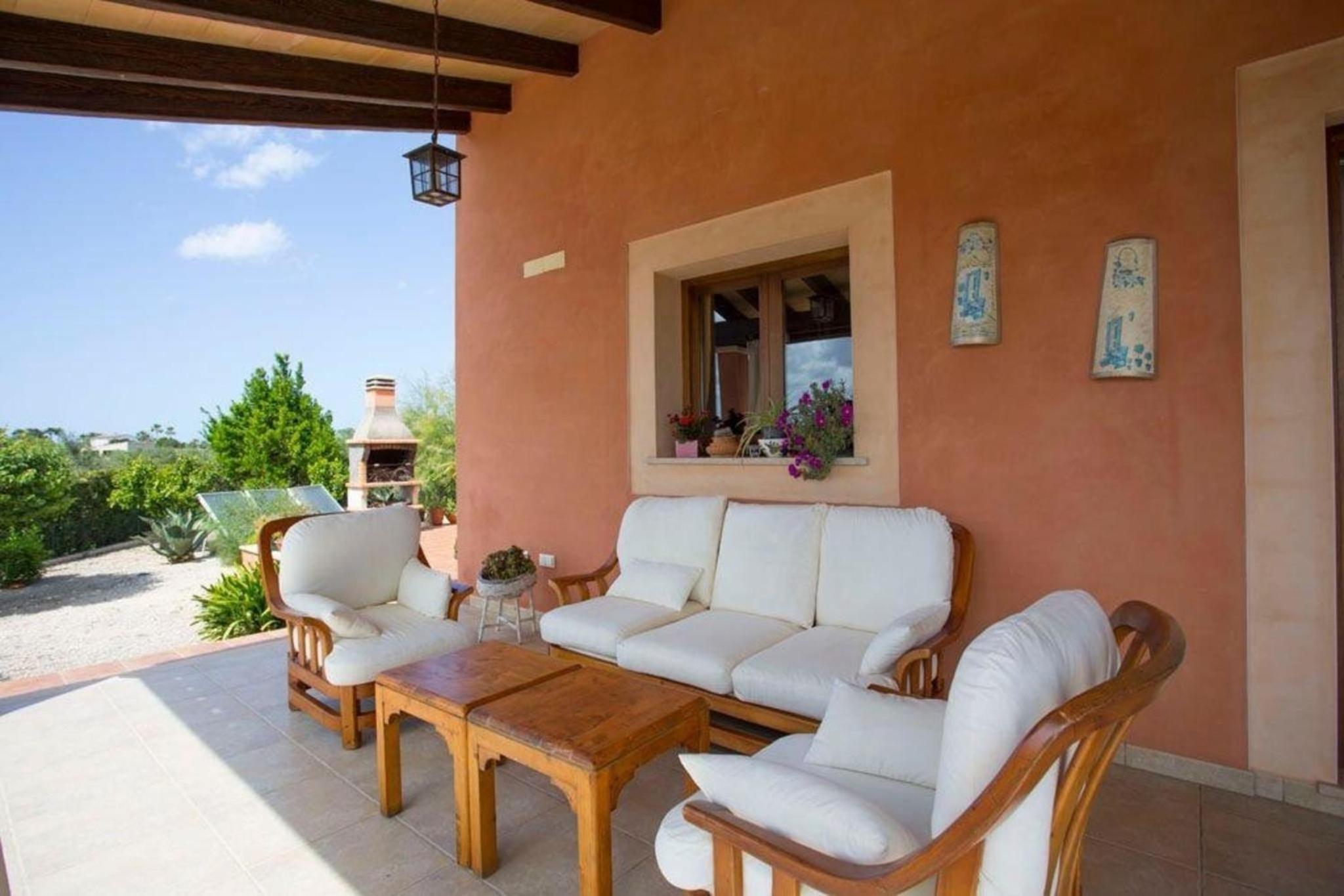 Schöne Finca mit Pool im Olivenhain