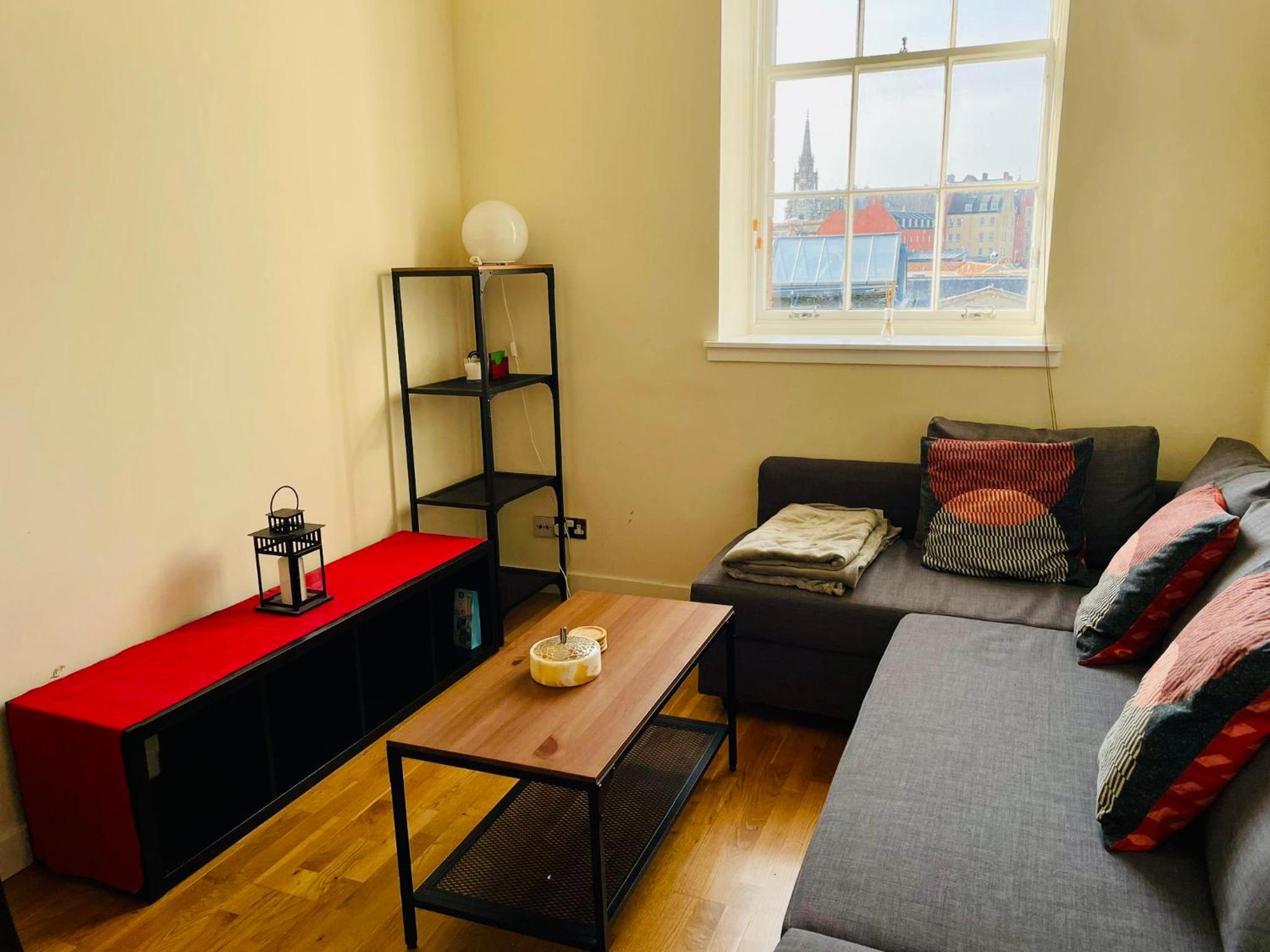 Edinburgh City Centre Duplex Apartment with stunning city skyline views view 5
