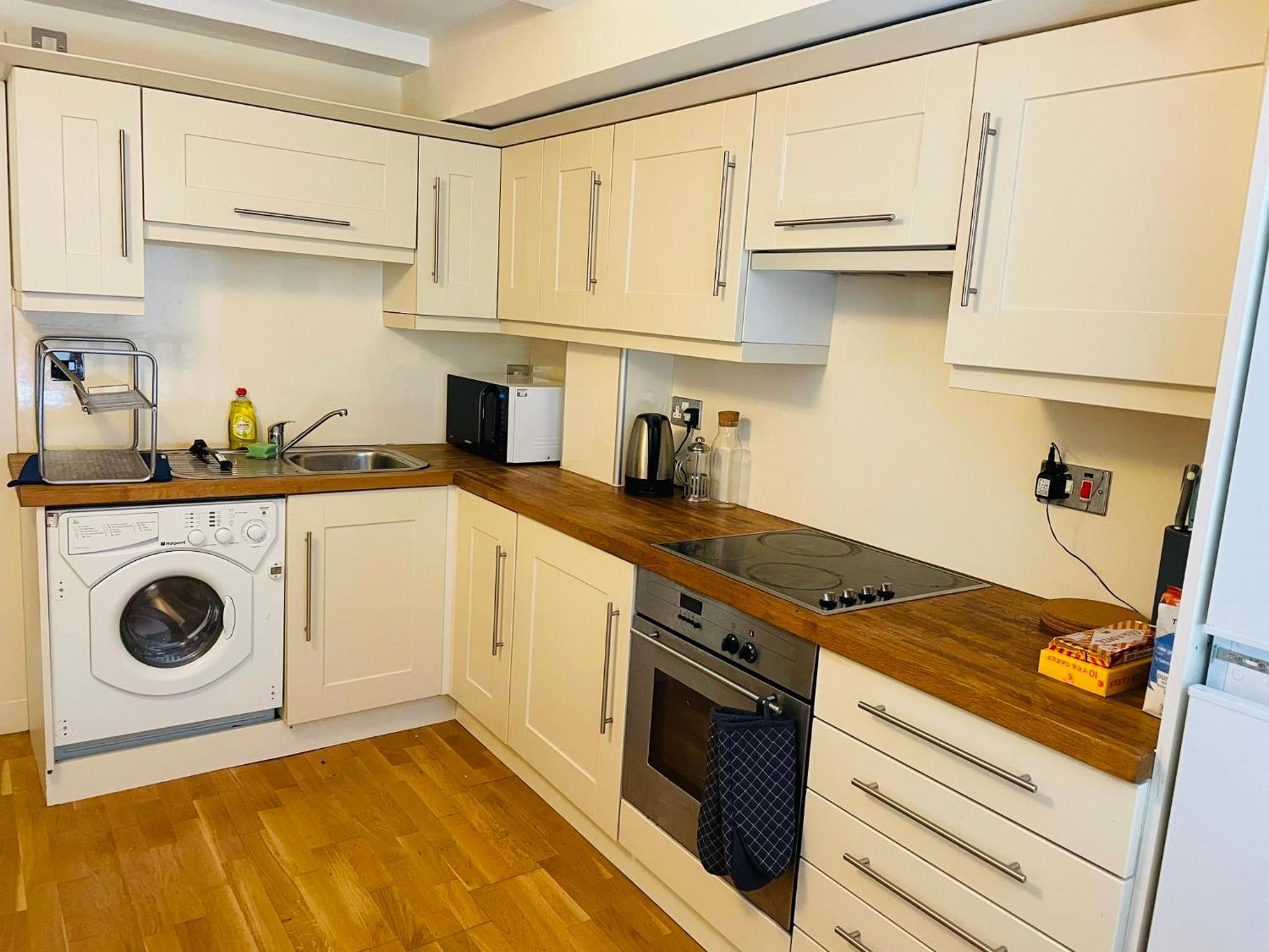 Edinburgh City Centre Duplex Apartment with stunning city skyline views view 2