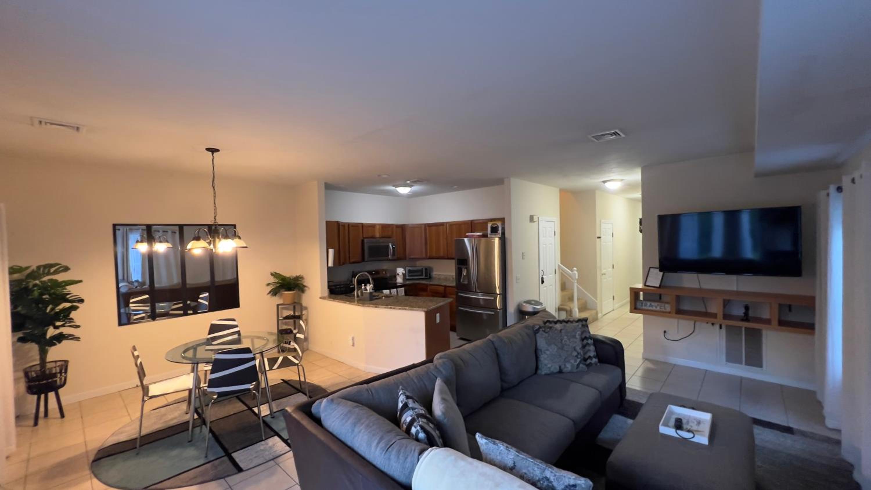Charming home Centrally located in Worcester view 3