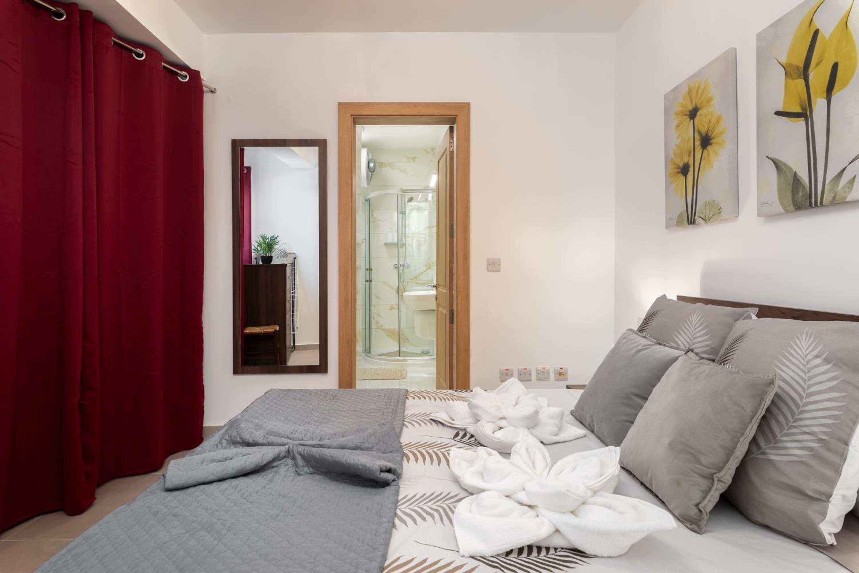 Modern 2BR Stylish Apartment with 2 Balconies - Close to St Julian's & Sliema & Yacht Marina view 2