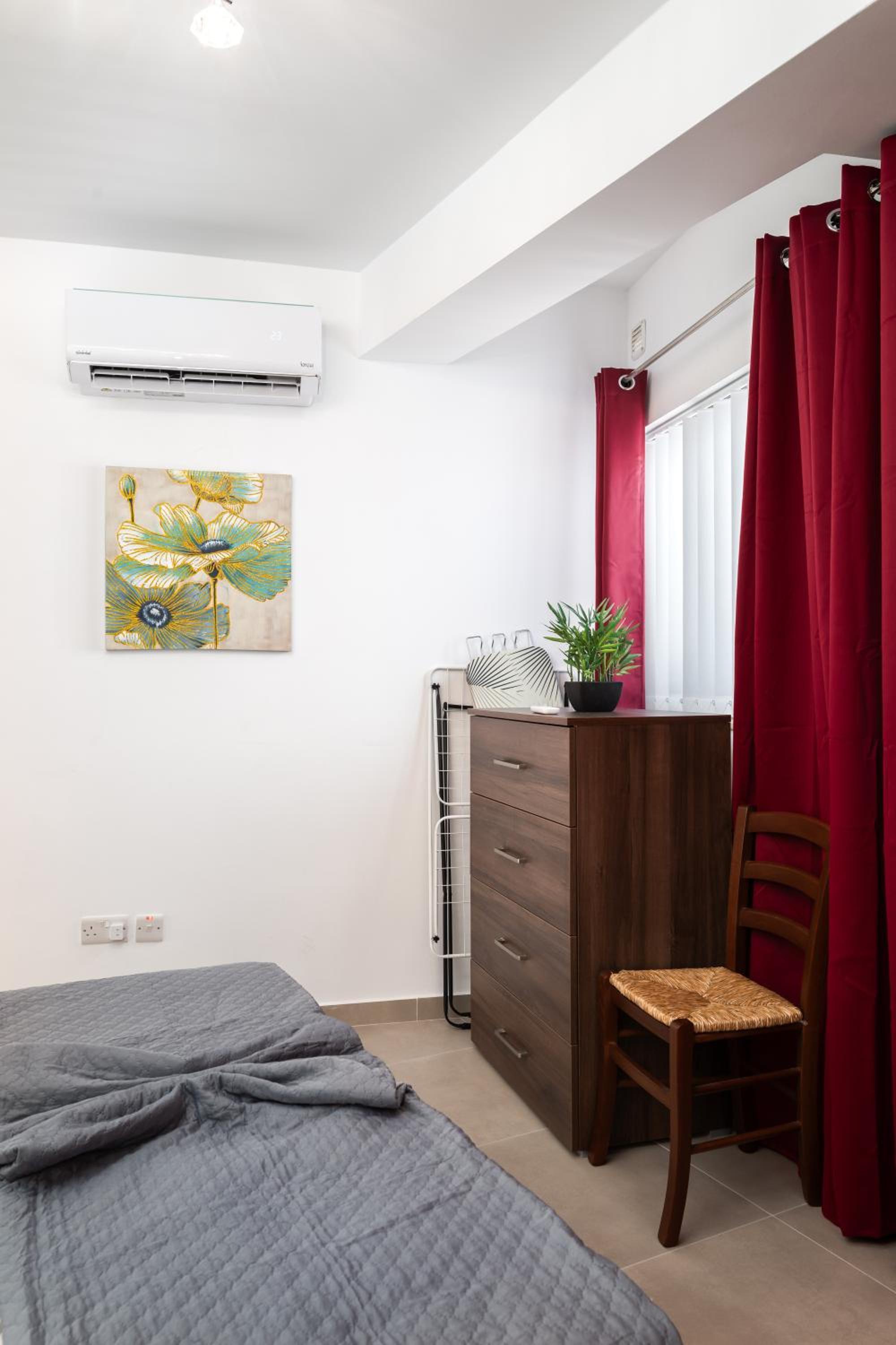 Modern 2BR Stylish Apartment with 2 Balconies - Close to St Julian's & Sliema & Yacht Marina view 5