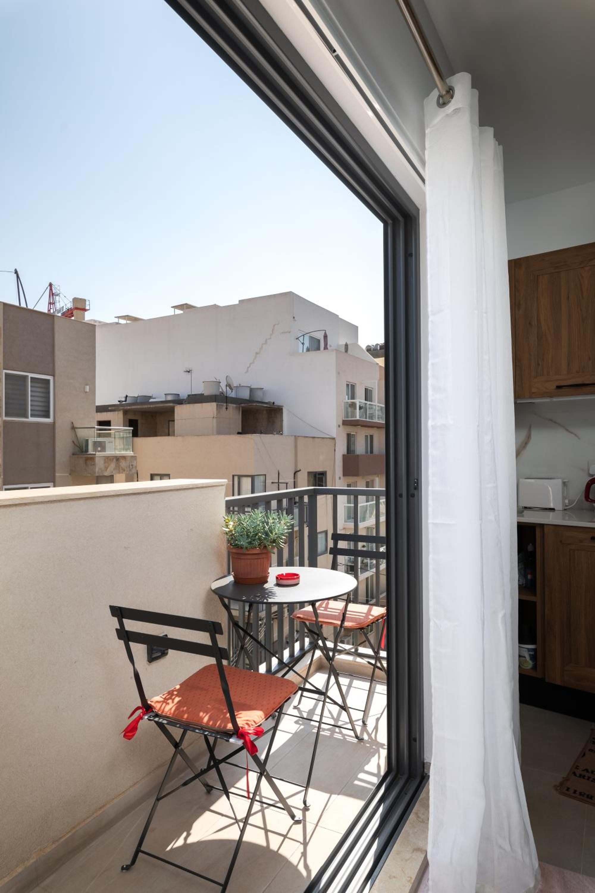 Modern 2BR Stylish Apartment with 2 Balconies - Close to St Julian's & Sliema & Yacht Marina photo 3