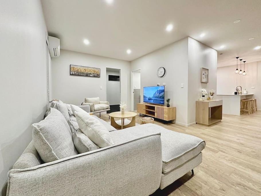 Sparkling New 4Beds Family Home view 2