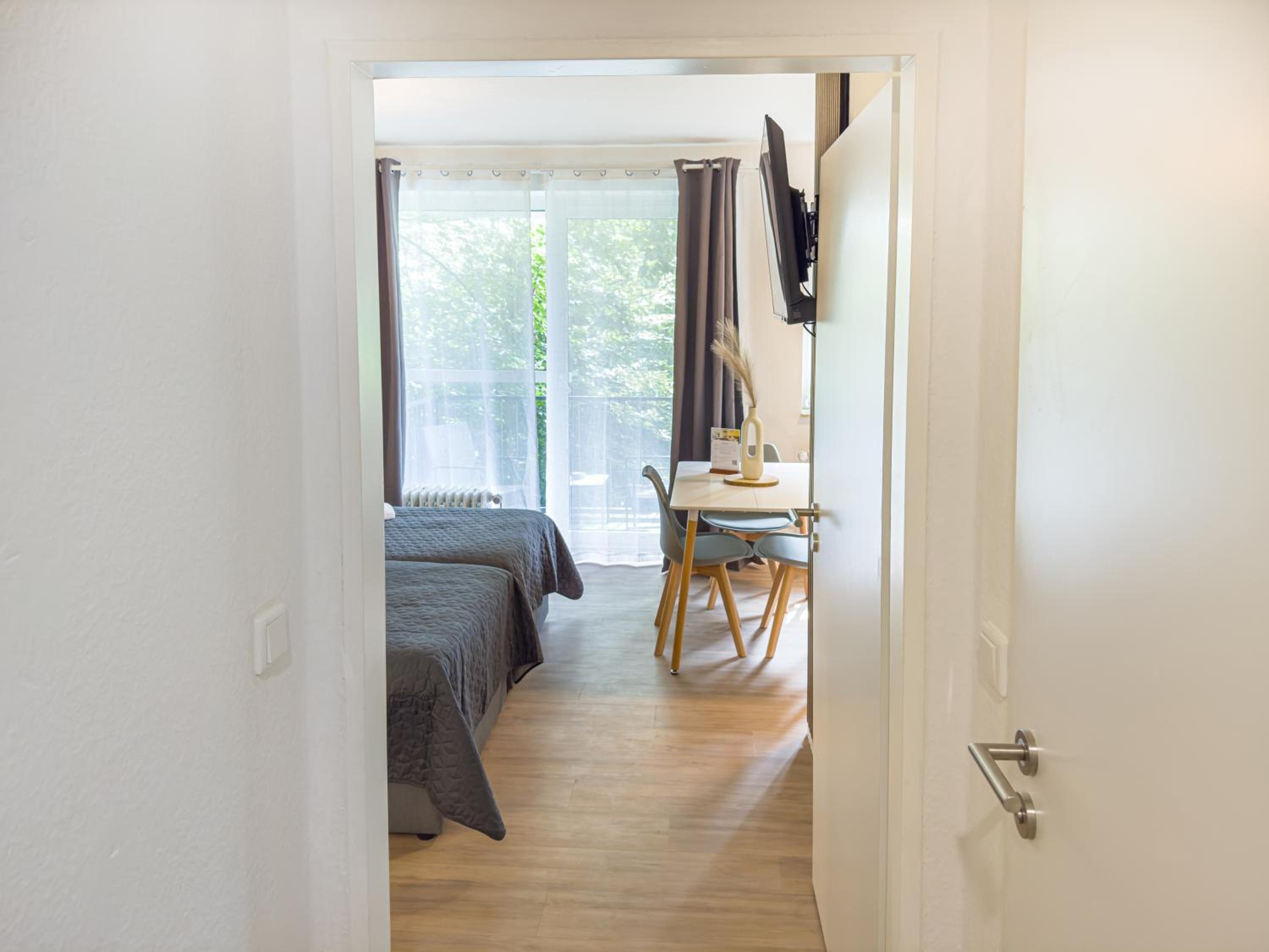 ImmoStay S#6 - Ferienwohnung, WiFi & Free Parking Nähe Mercedes Benz