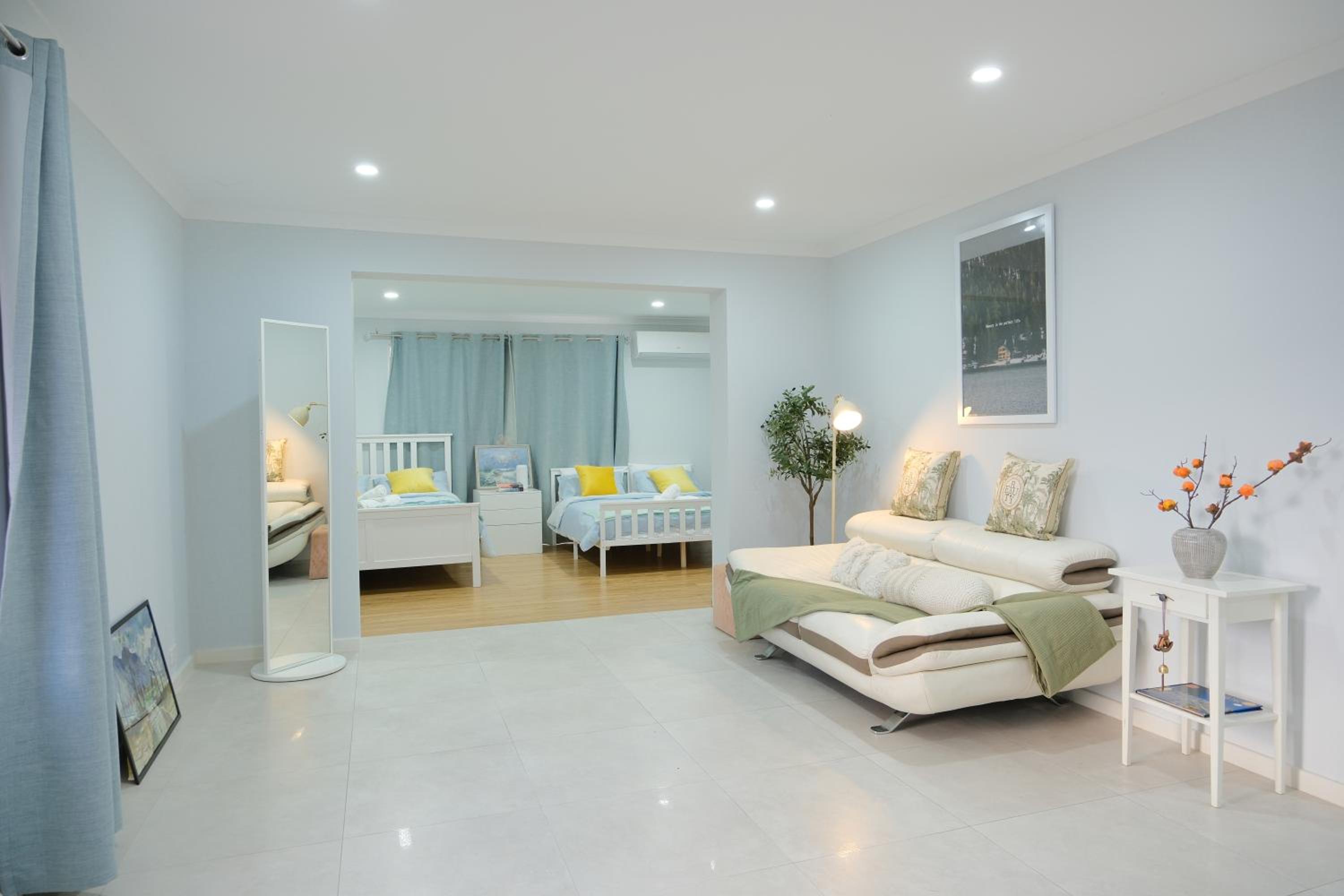 Luxurious riverside 5bedroom house