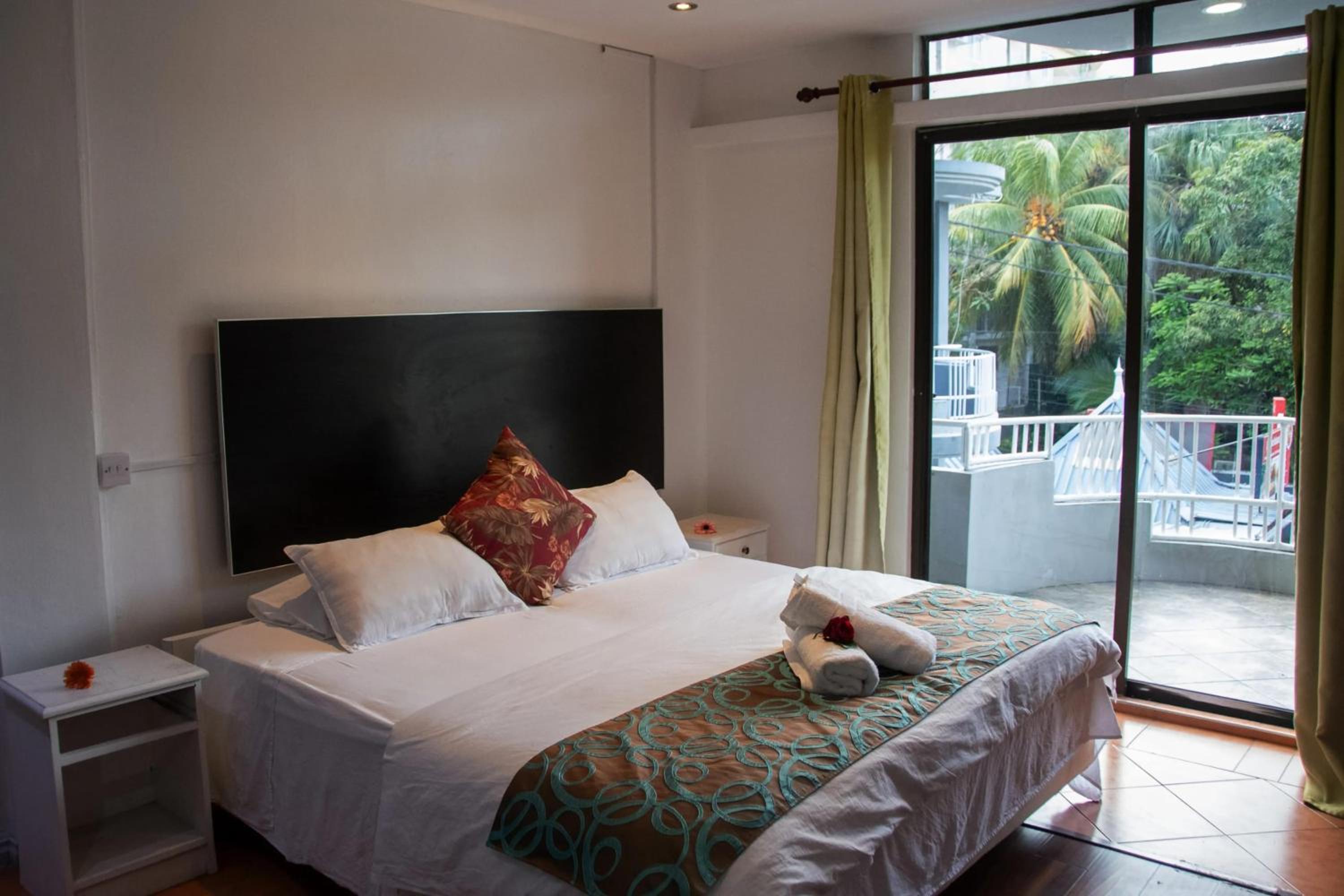 Modern Studio with Pool in Grand Baie - 40 sqm - A/C. view 5