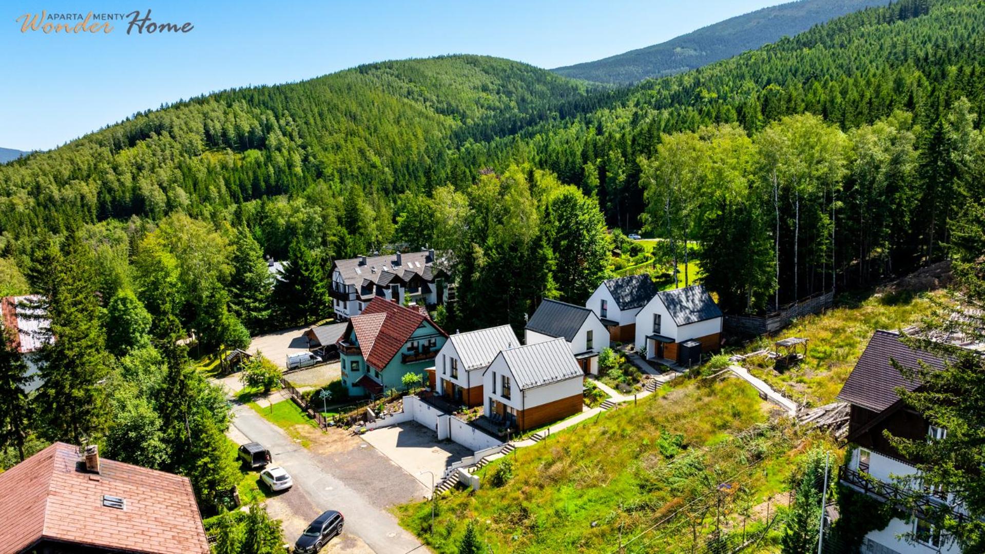 Wonder Home - Domki górskie wolnostojące z prywatnymi tarasami - zielona okolica