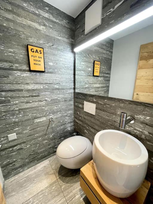 Private luxury 4 bedroom apartment in Flims Waldhaus
