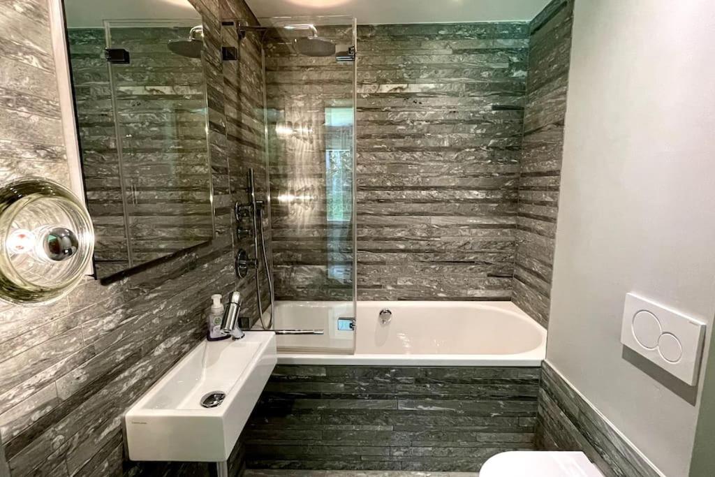 Private luxury 4 bedroom apartment in Flims Waldhaus