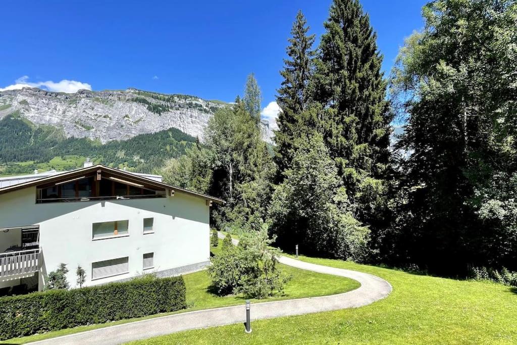 Private luxury 4 bedroom apartment in Flims Waldhaus