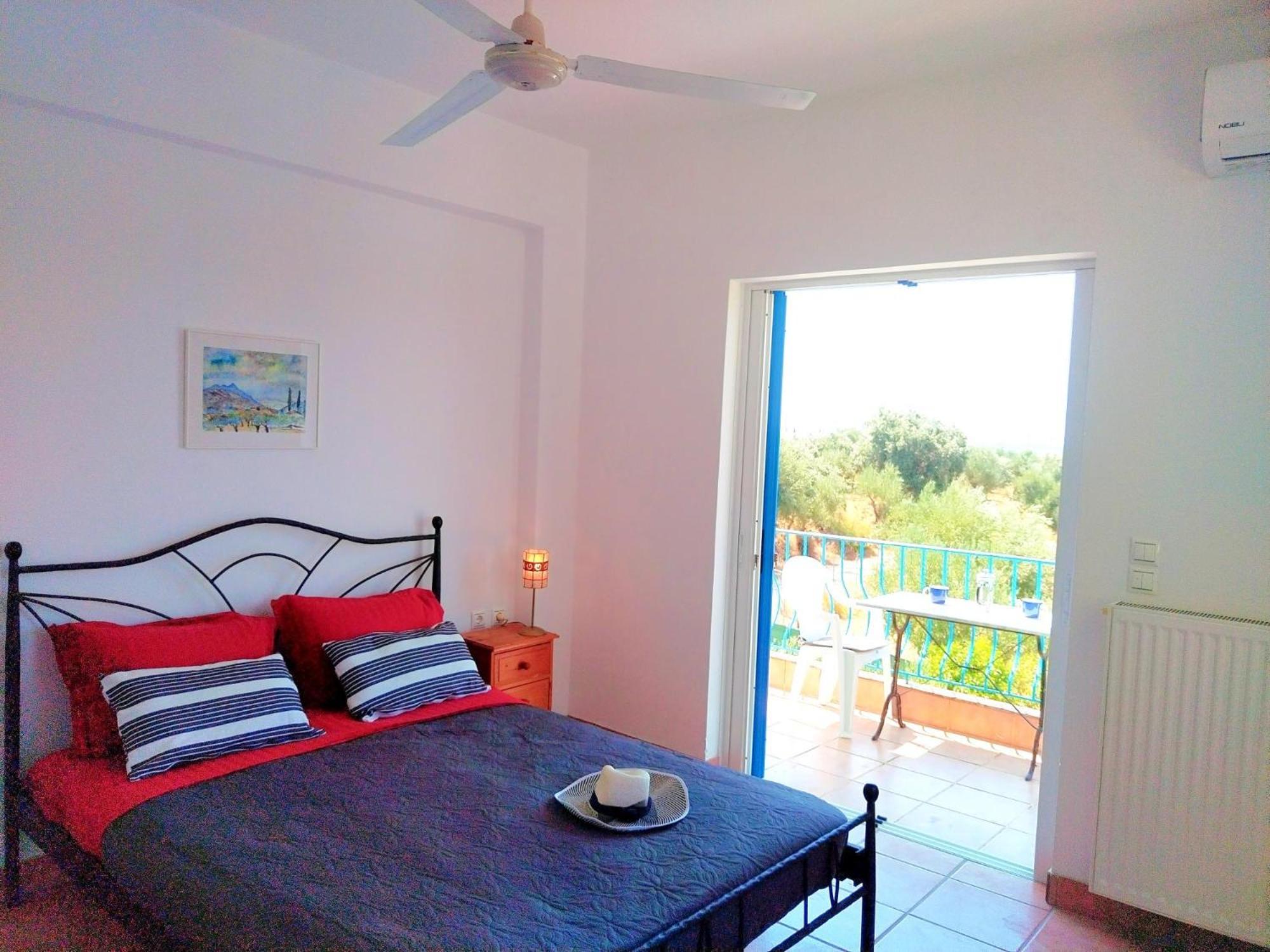 Peaceful Retreat in Olive Grove with Endless Views view 2