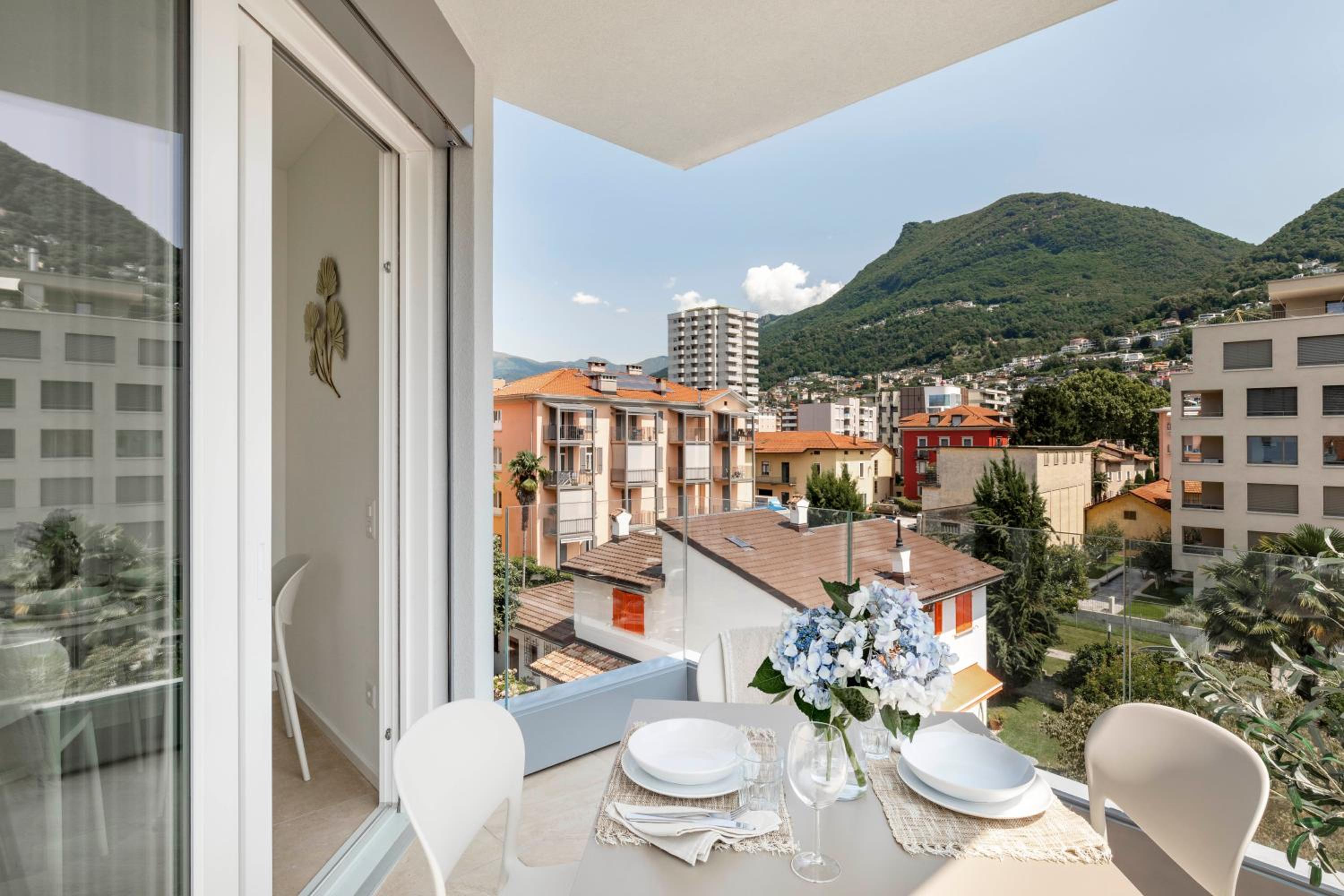 Regalia Suites - Free Parking