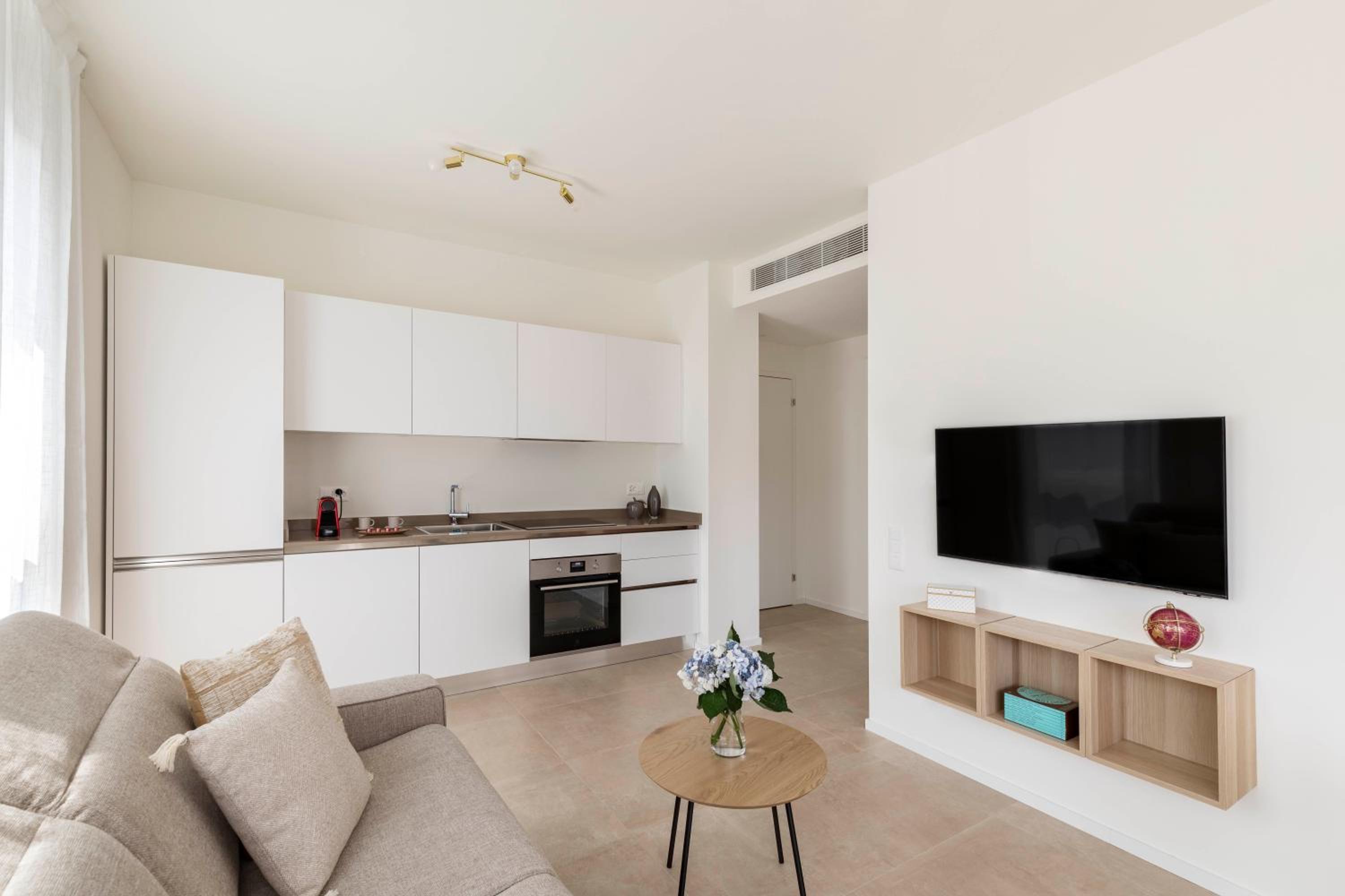 Regalia Suites - Free Parking