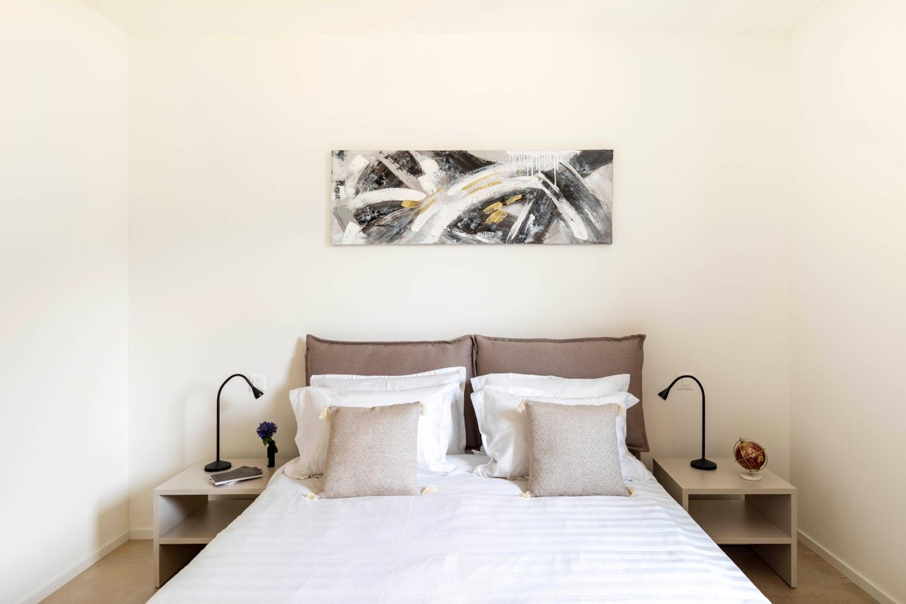 Regalia Suites - Free Parking